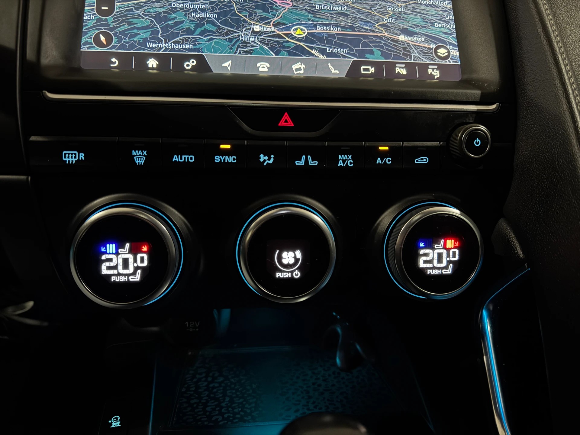 JAGUAR E-Pace 2.0 P300 R-Dynamic HSE AWD Automatik-image-14