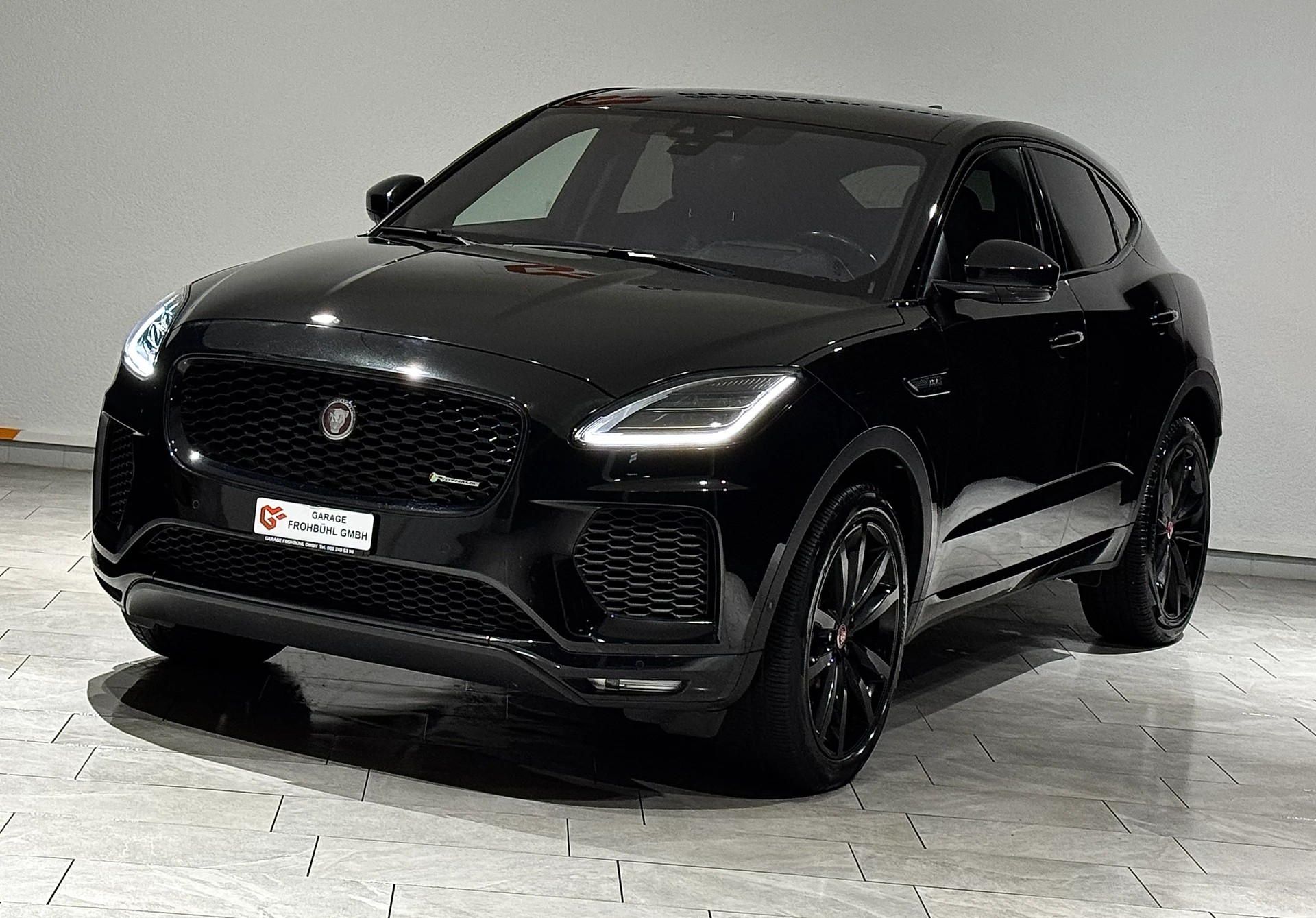 JAGUAR E-Pace 2.0 P300 R-Dynamic HSE AWD Automatik-image-0