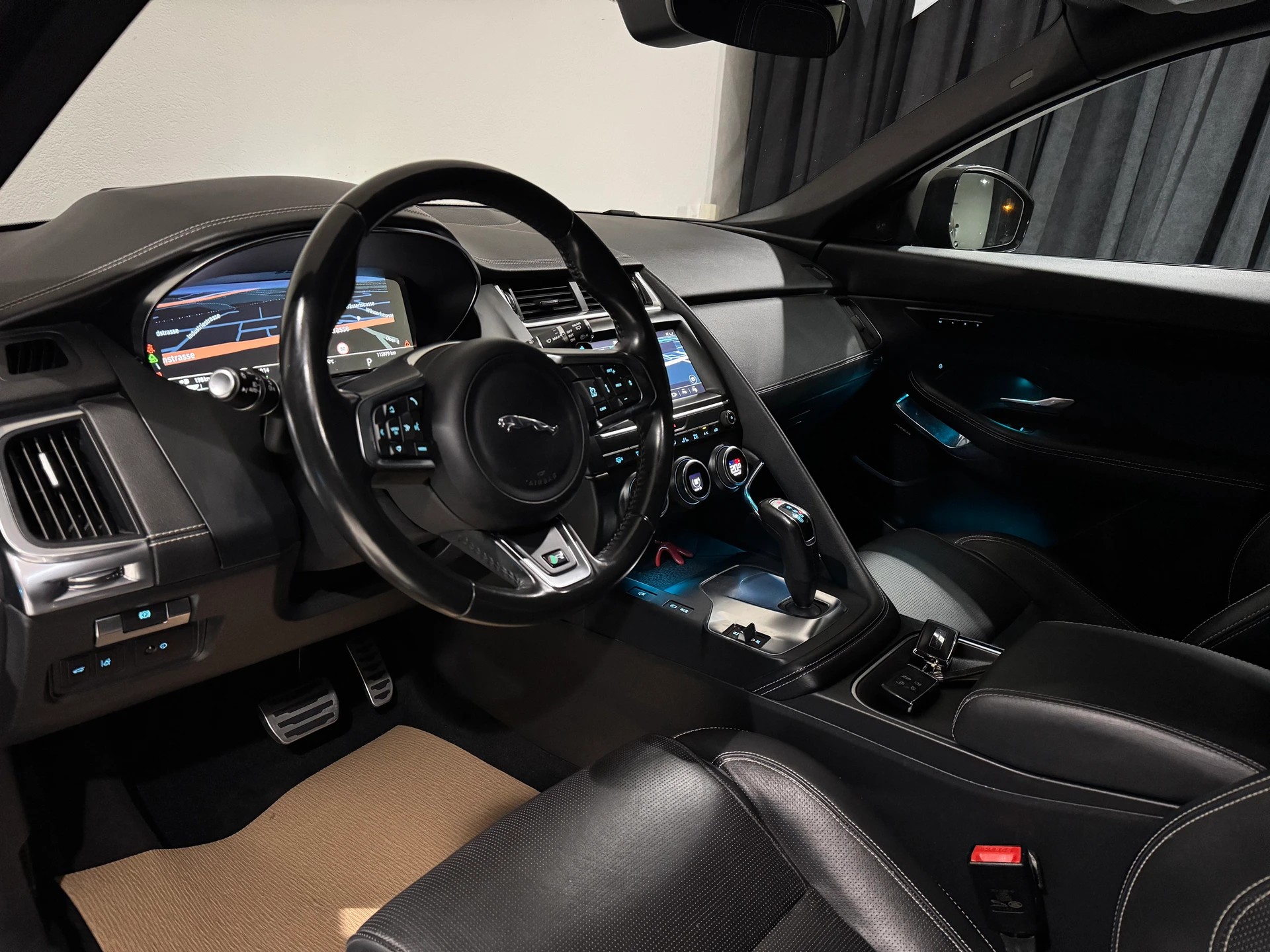 JAGUAR E-Pace 2.0 P300 R-Dynamic HSE AWD Automatik-image-9