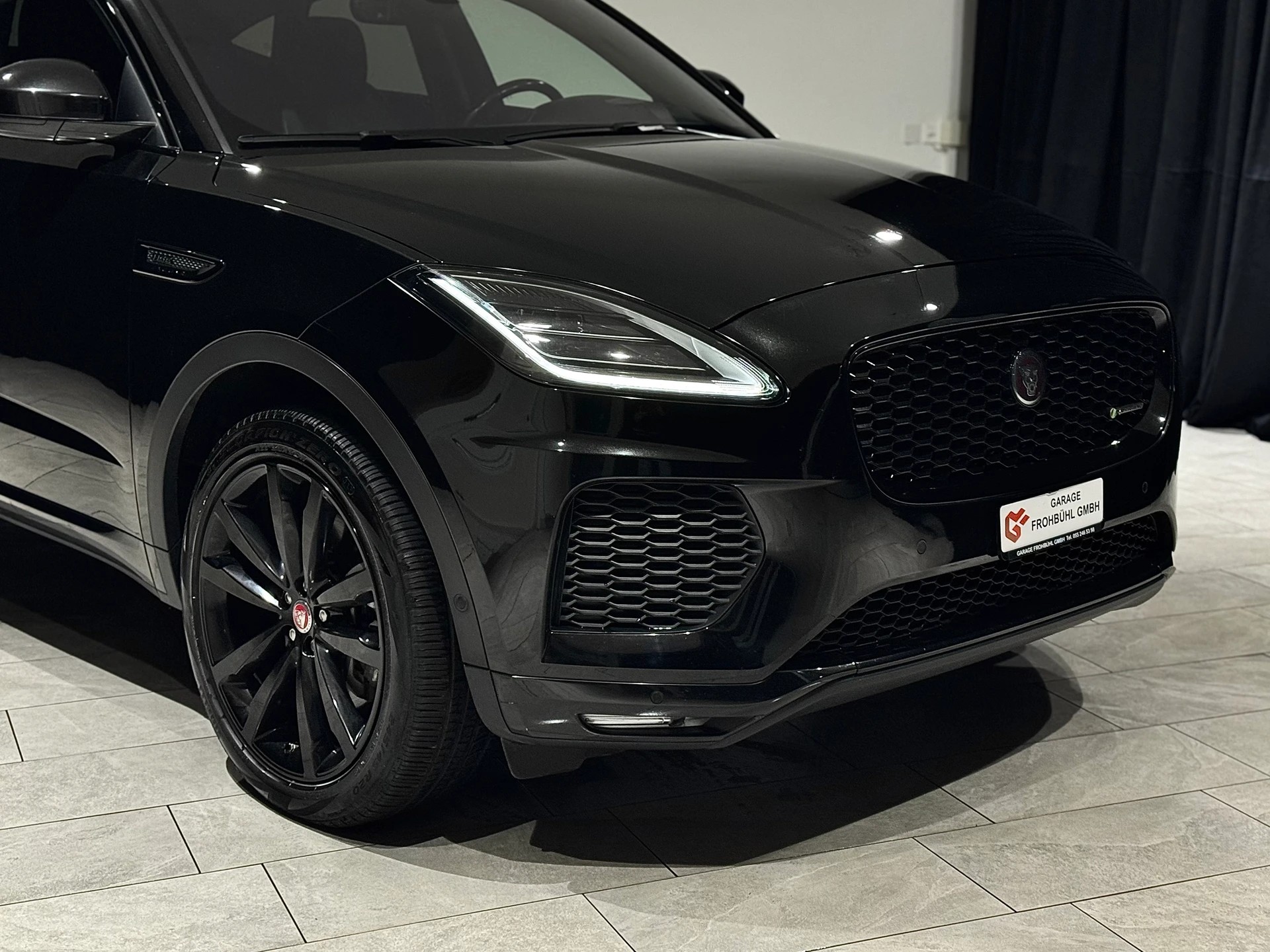 JAGUAR E-Pace 2.0 P300 R-Dynamic HSE AWD Automatik-image-8