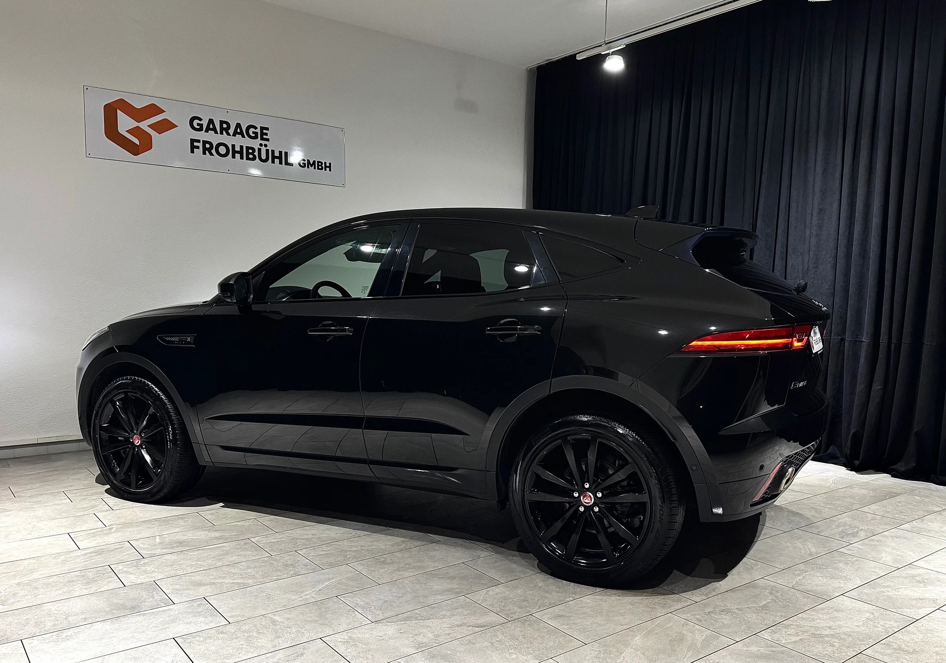 JAGUAR E-Pace 2.0 P300 R-Dynamic HSE AWD Automatik-image-6