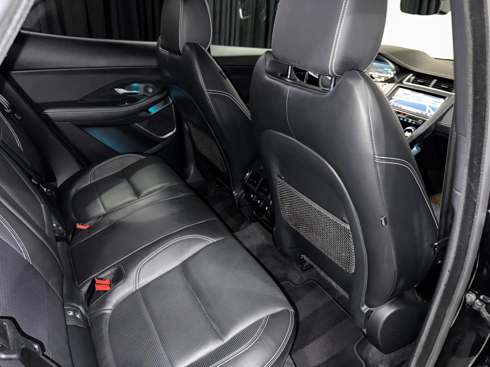 JAGUAR E-Pace 2.0 P300 R-Dynamic HSE AWD Automatik-image-12