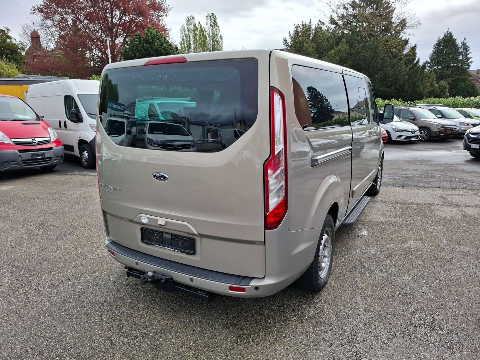 FORD Tourneo Custom 300 L2H1 Titanium-image-1