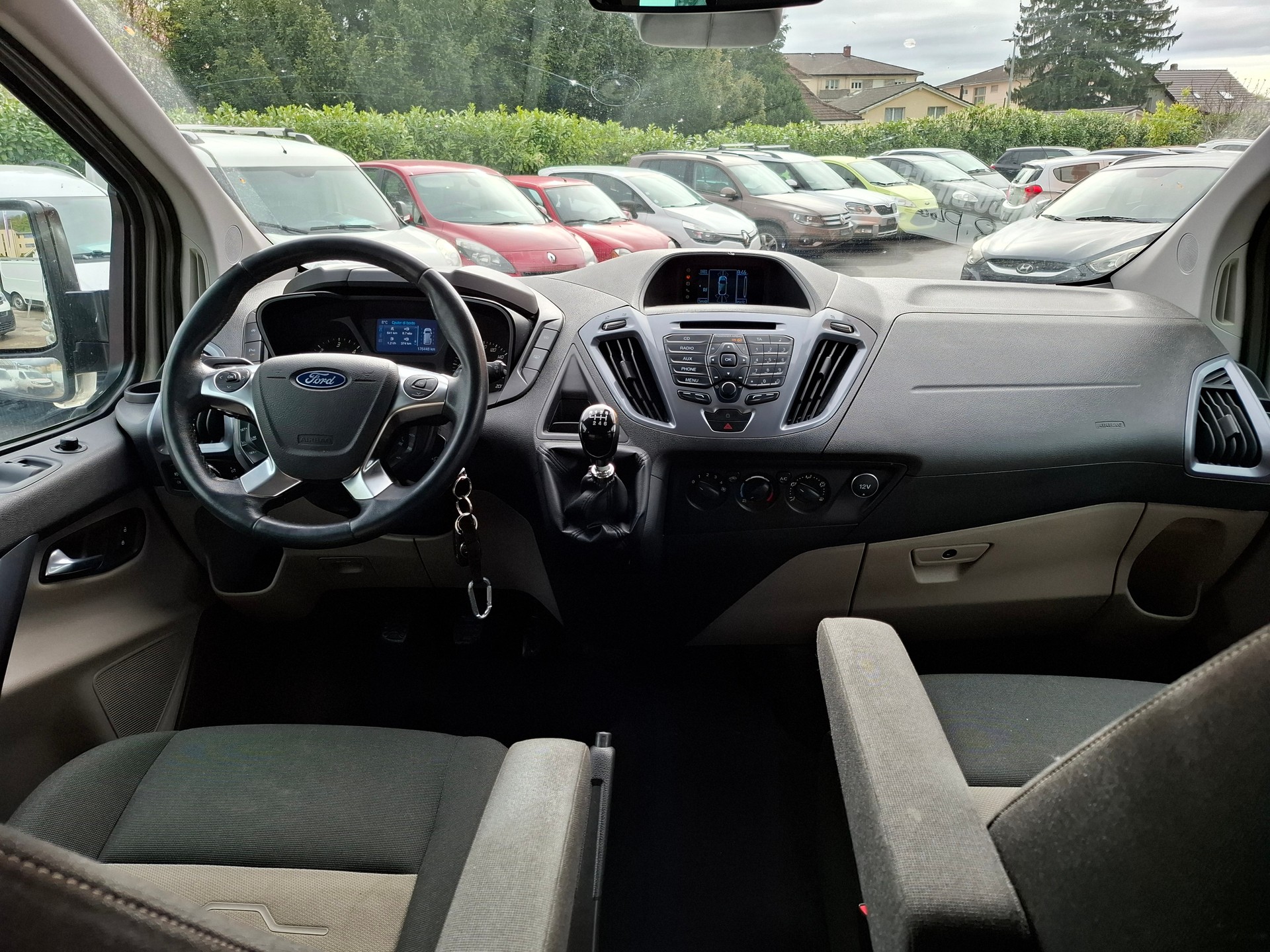 FORD Tourneo Custom 300 L2H1 Titanium-image-10