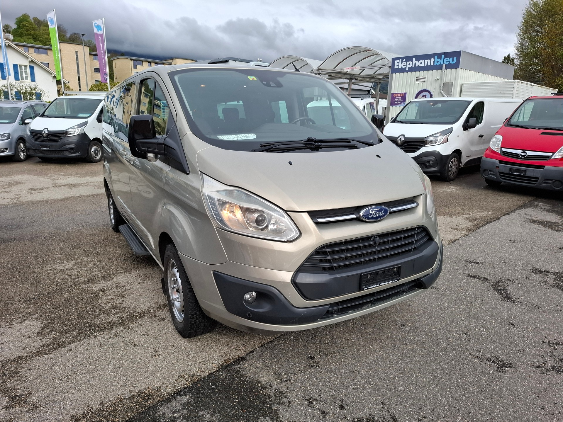 FORD Tourneo Custom 300 L2H1 Titanium-image-2