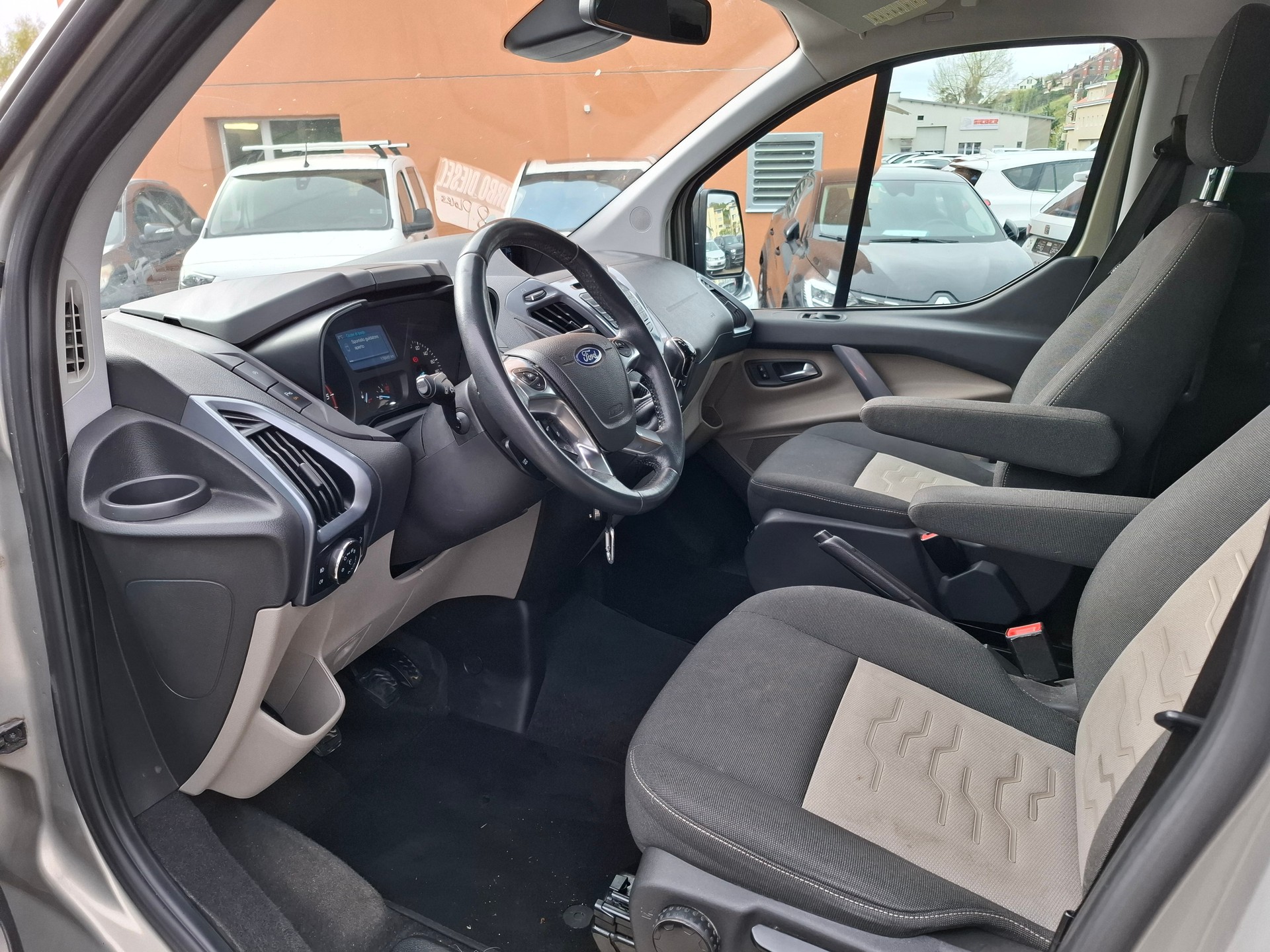 FORD Tourneo Custom 300 L2H1 Titanium-image-6