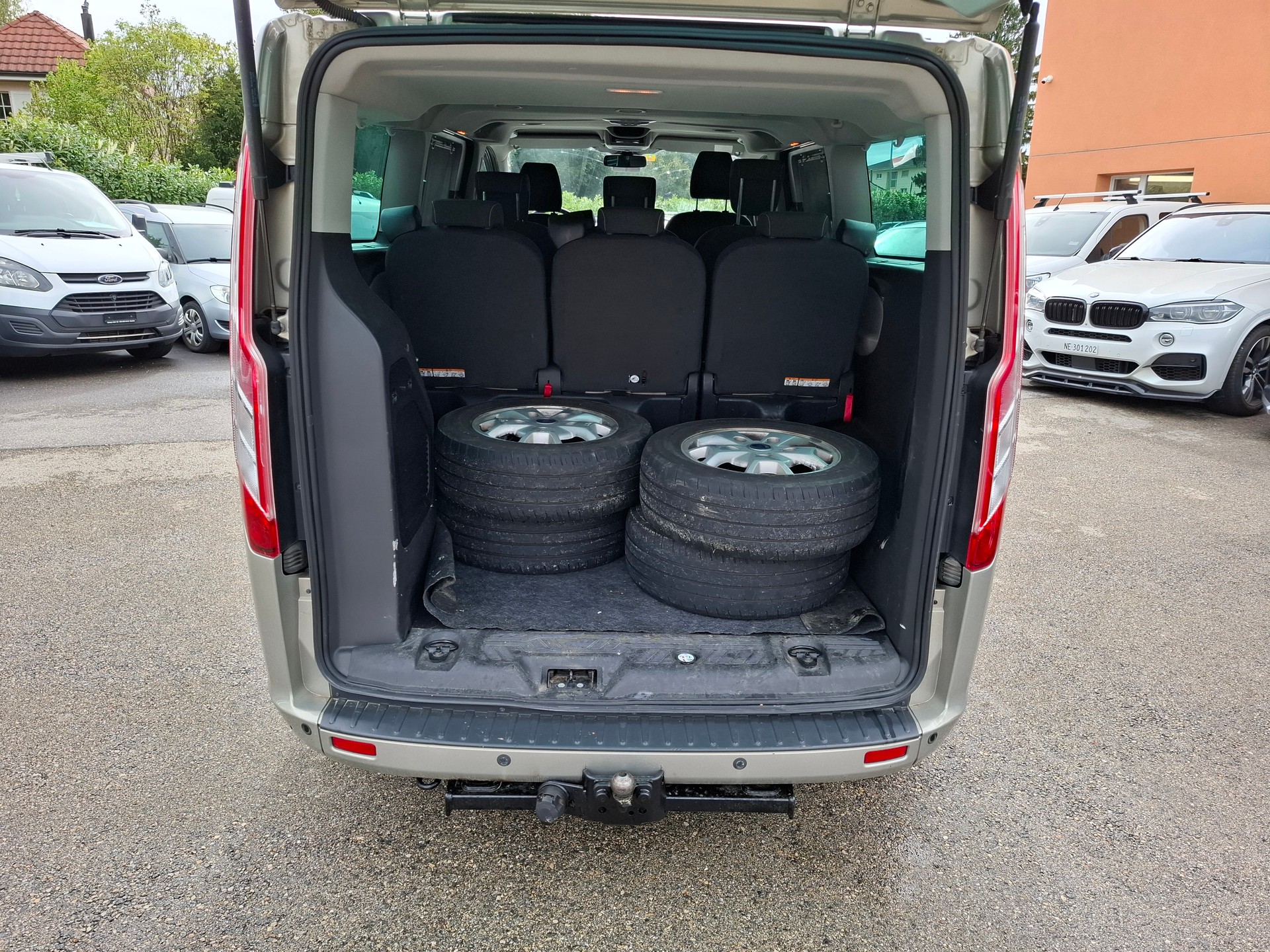FORD Tourneo Custom 300 L2H1 Titanium-image-12