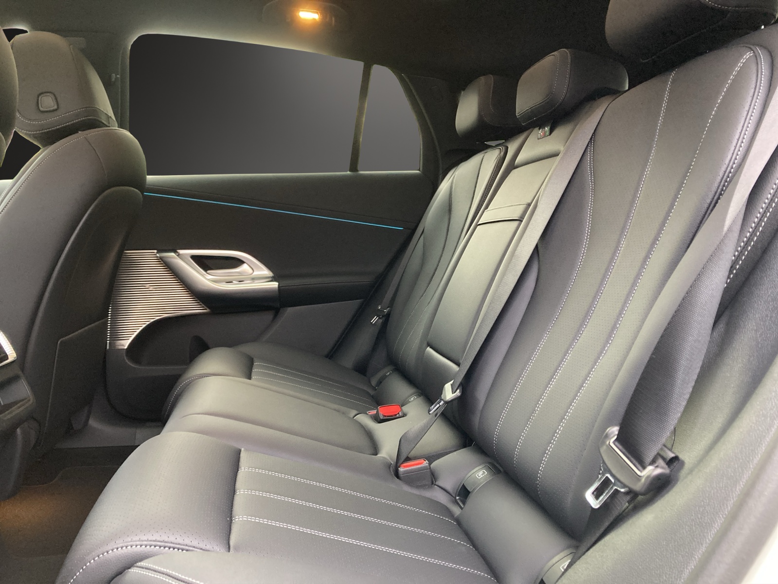 MERCEDES-BENZ GLC 400 4MATIC with EQ Technology-image-14