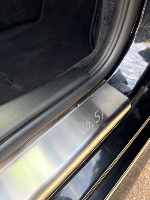 PORSCHE 911 Carrera-image-8