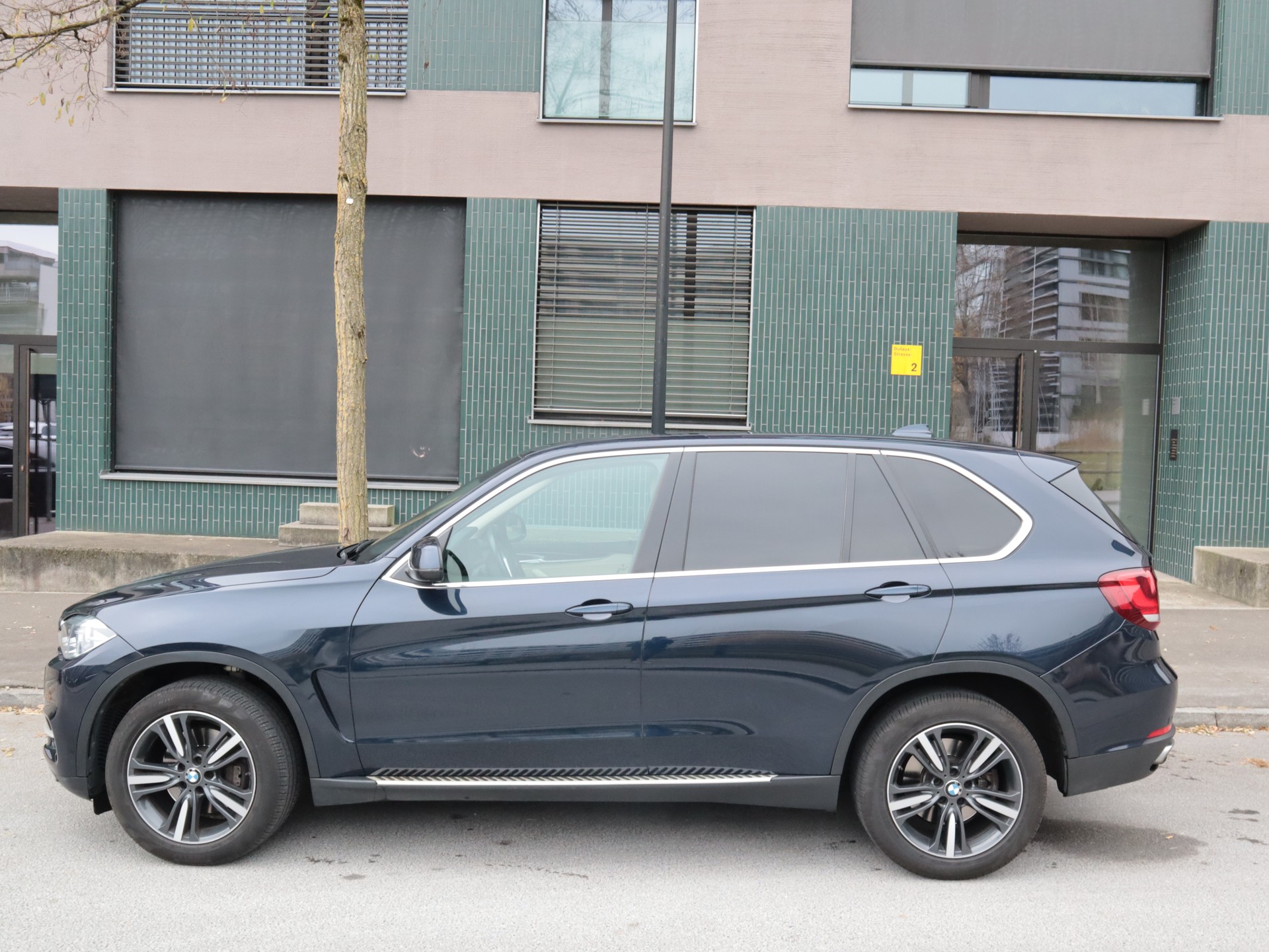 BMW 35i xDrive-image-3