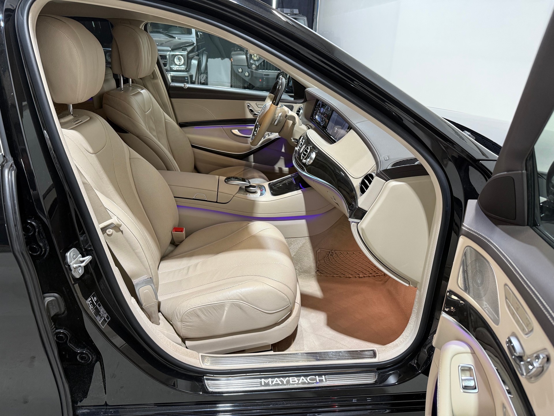 MERCEDES-BENZ S 500 Maybach 4Matic 9G-Tronic-image-12