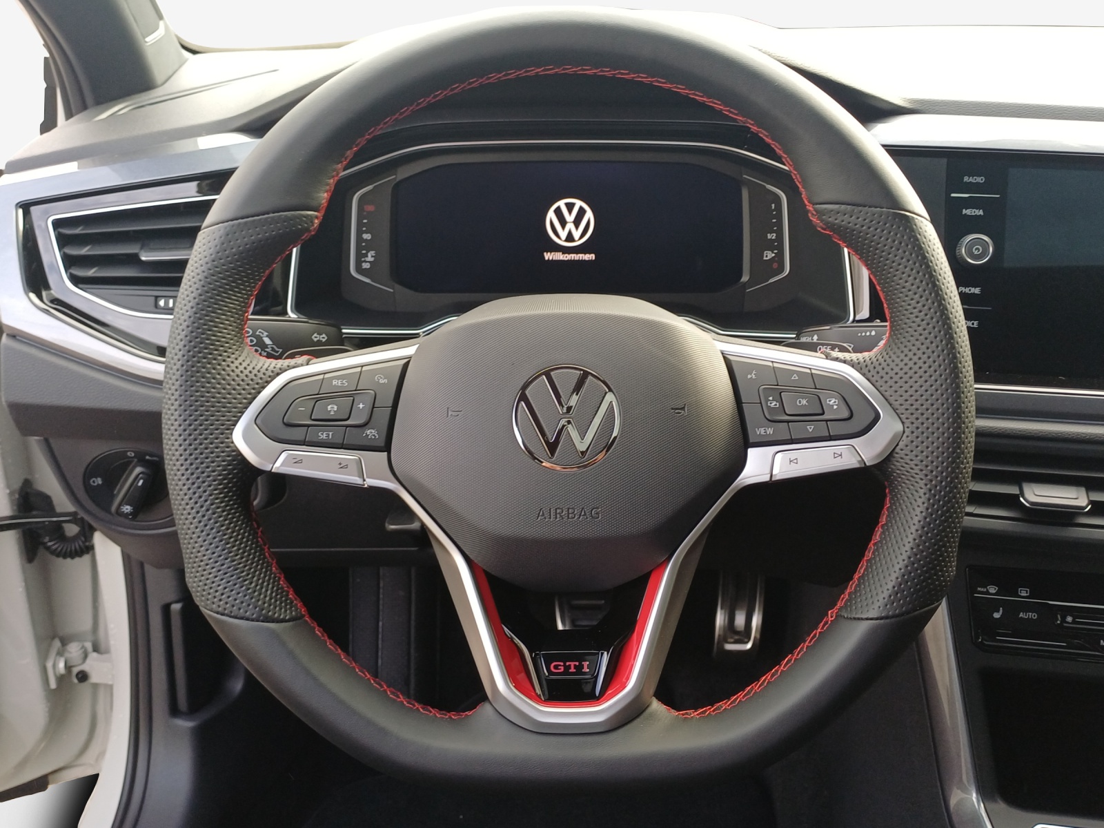 VW Polo 2.0 TSI GTI DSG-image-9