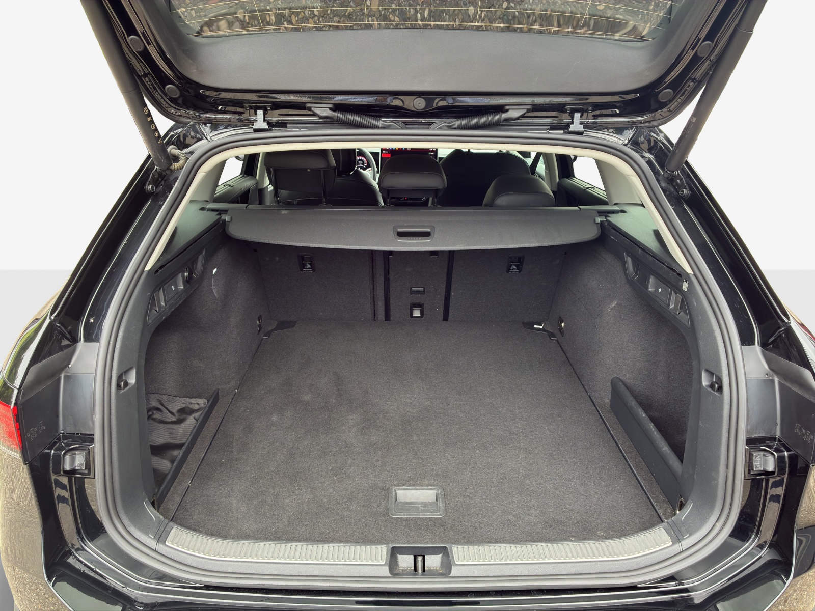 VW Passat Variant 2.0 TDI evo Business 4 Motion DSG-image-12