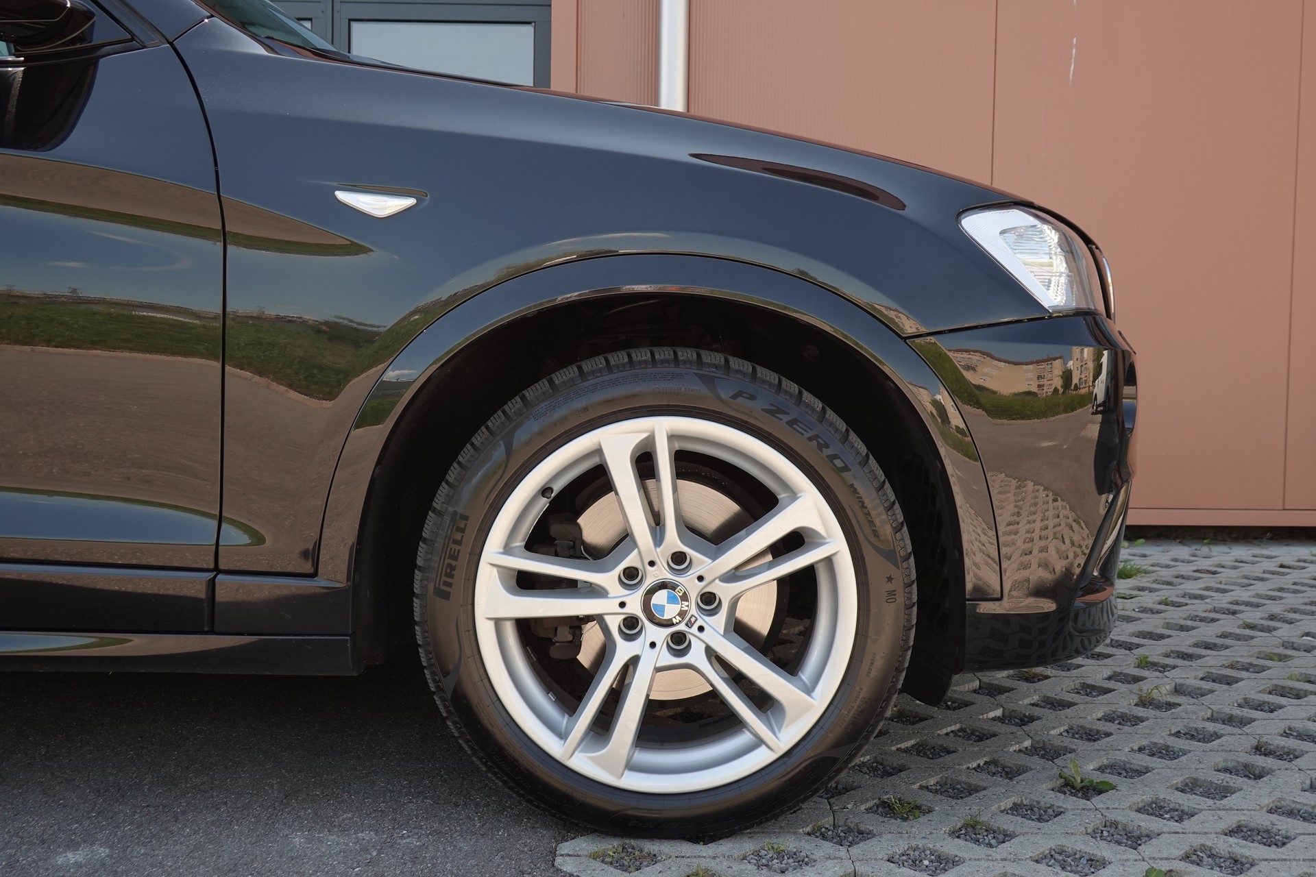 BMW X3 xDrive 30d Steptronic -" Pack M * Capteur de Recul * intérieur cuir * jantes 19 * sièges chauffants/électriques "-image-4