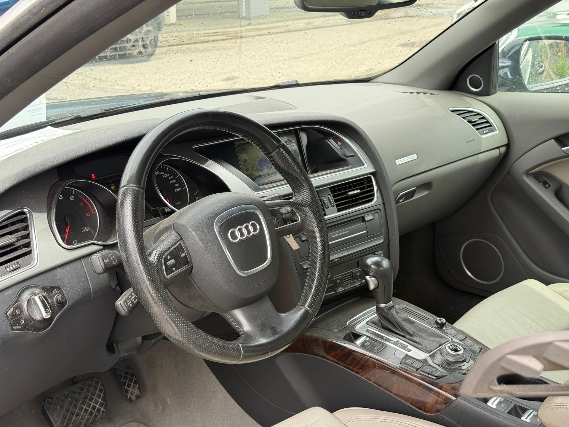AUDI A5 Cabriolet 3.2 FSI quattro S-tronic-image-4