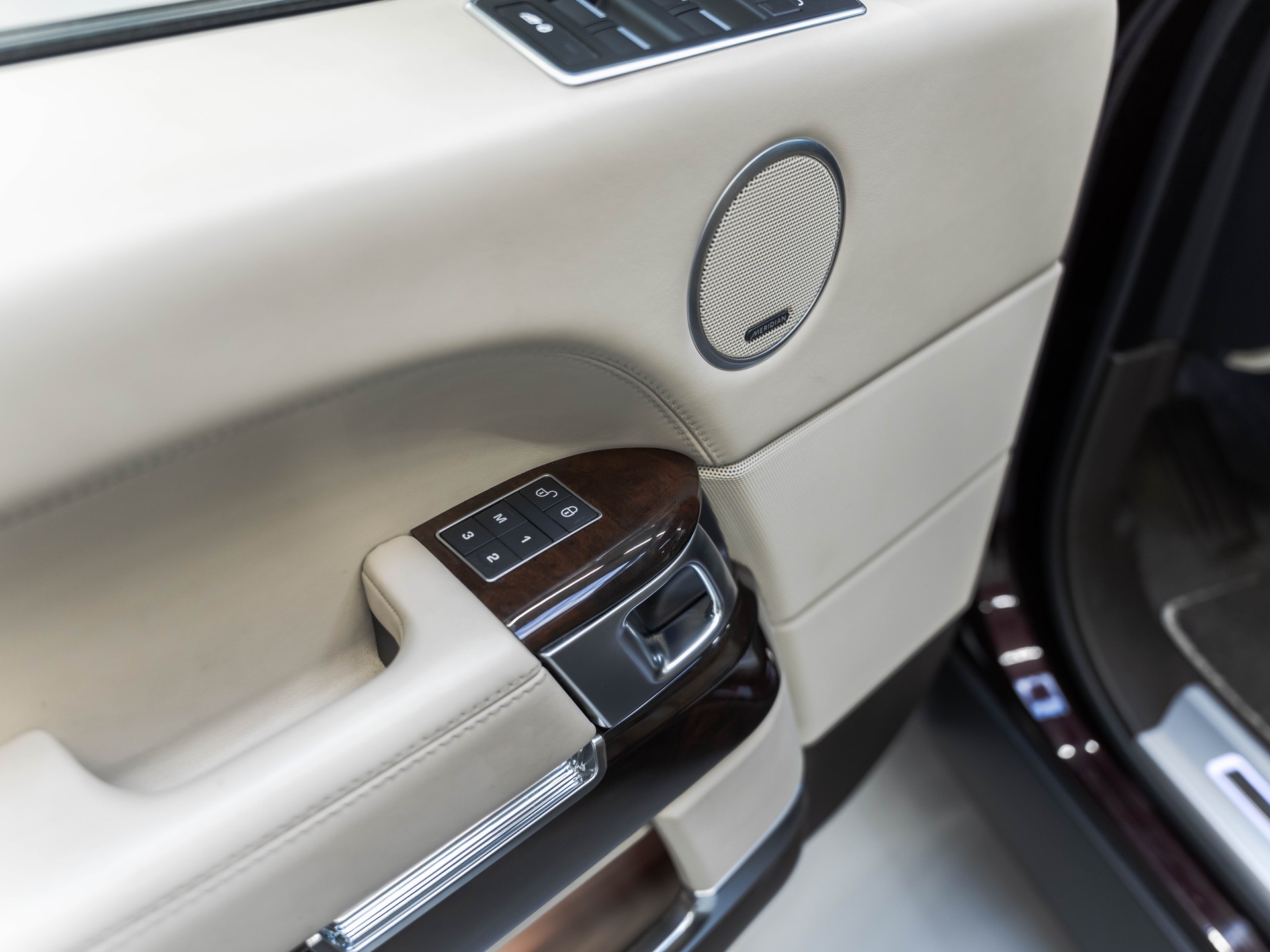 LAND ROVER Range Rover LWB 5.0 V8 SC Autobiography Automatic-image-19