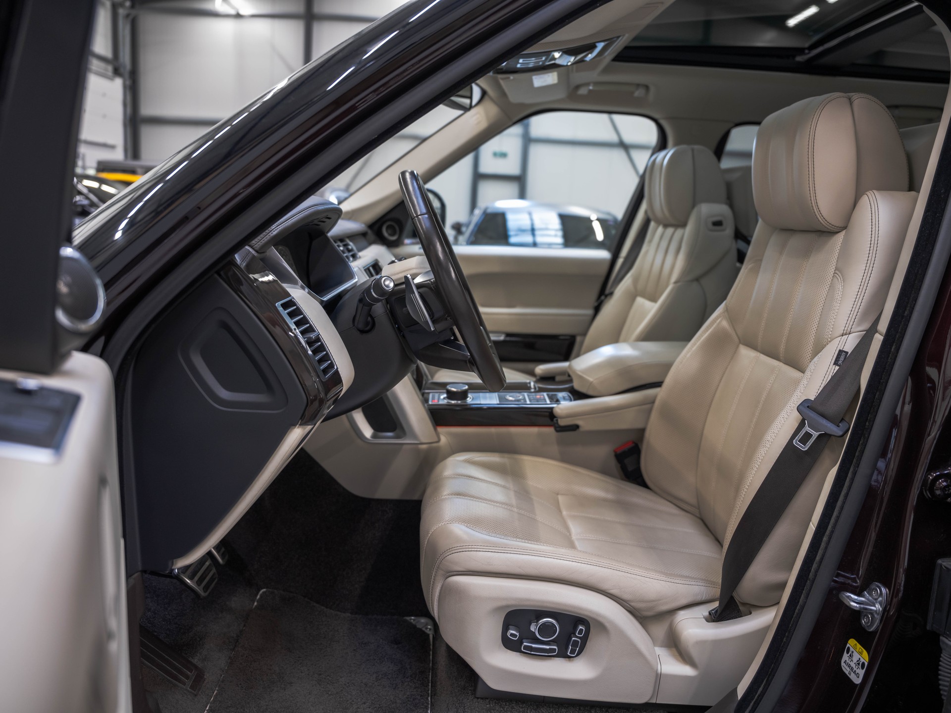 LAND ROVER Range Rover LWB 5.0 V8 SC Autobiography Automatic-image-8
