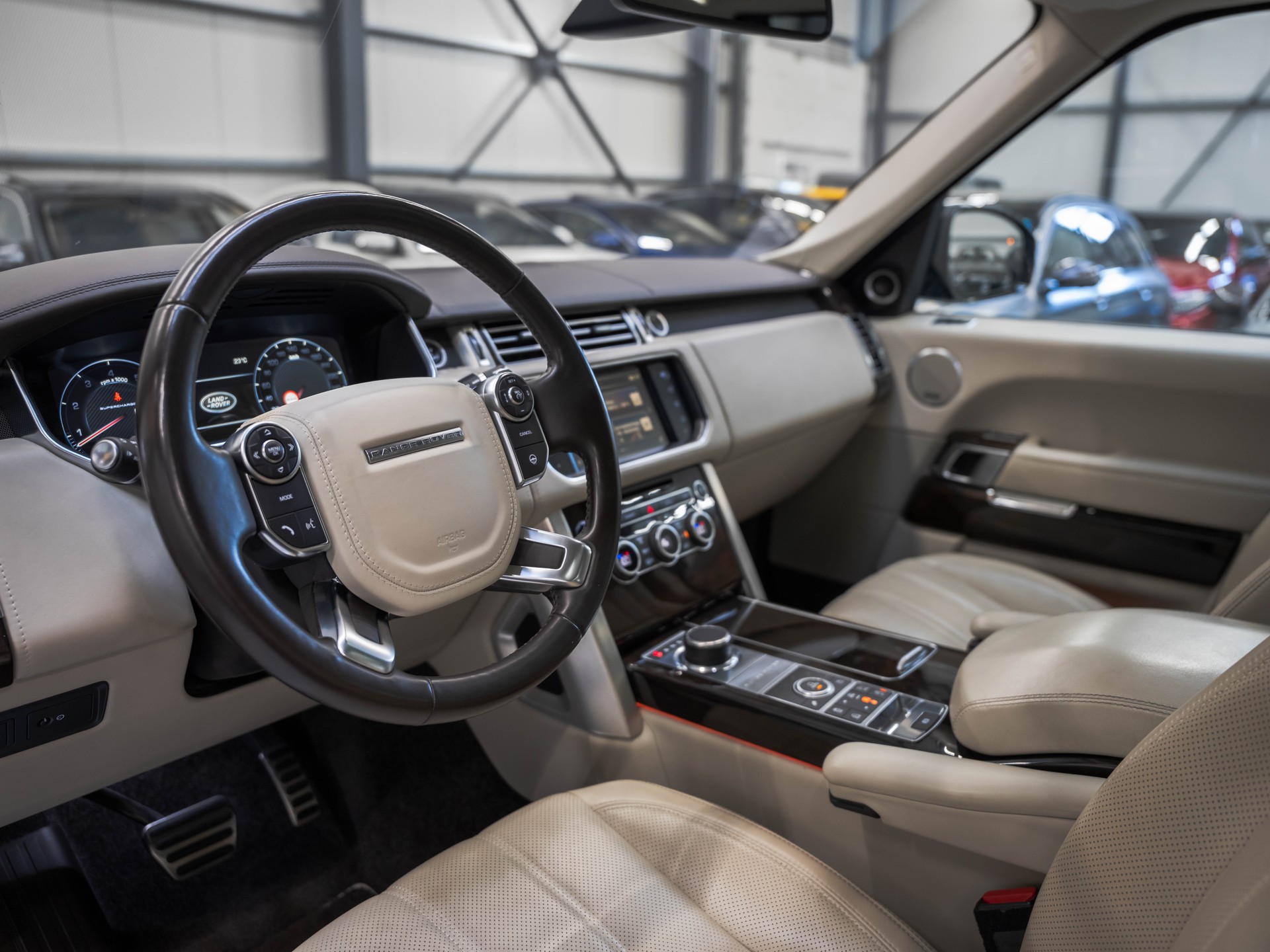 LAND ROVER Range Rover LWB 5.0 V8 SC Autobiography Automatic-image-7