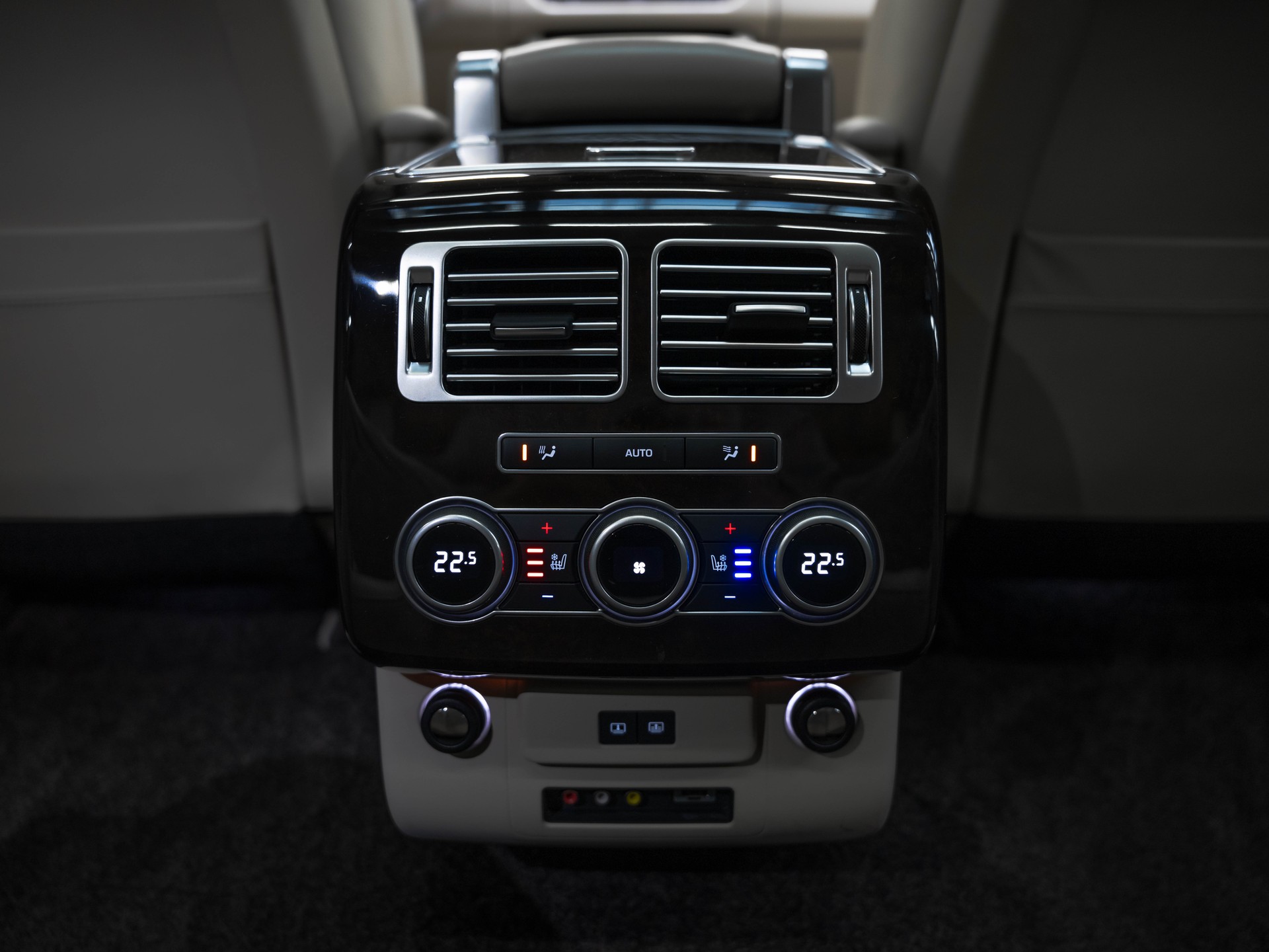 LAND ROVER Range Rover LWB 5.0 V8 SC Autobiography Automatic-image-20