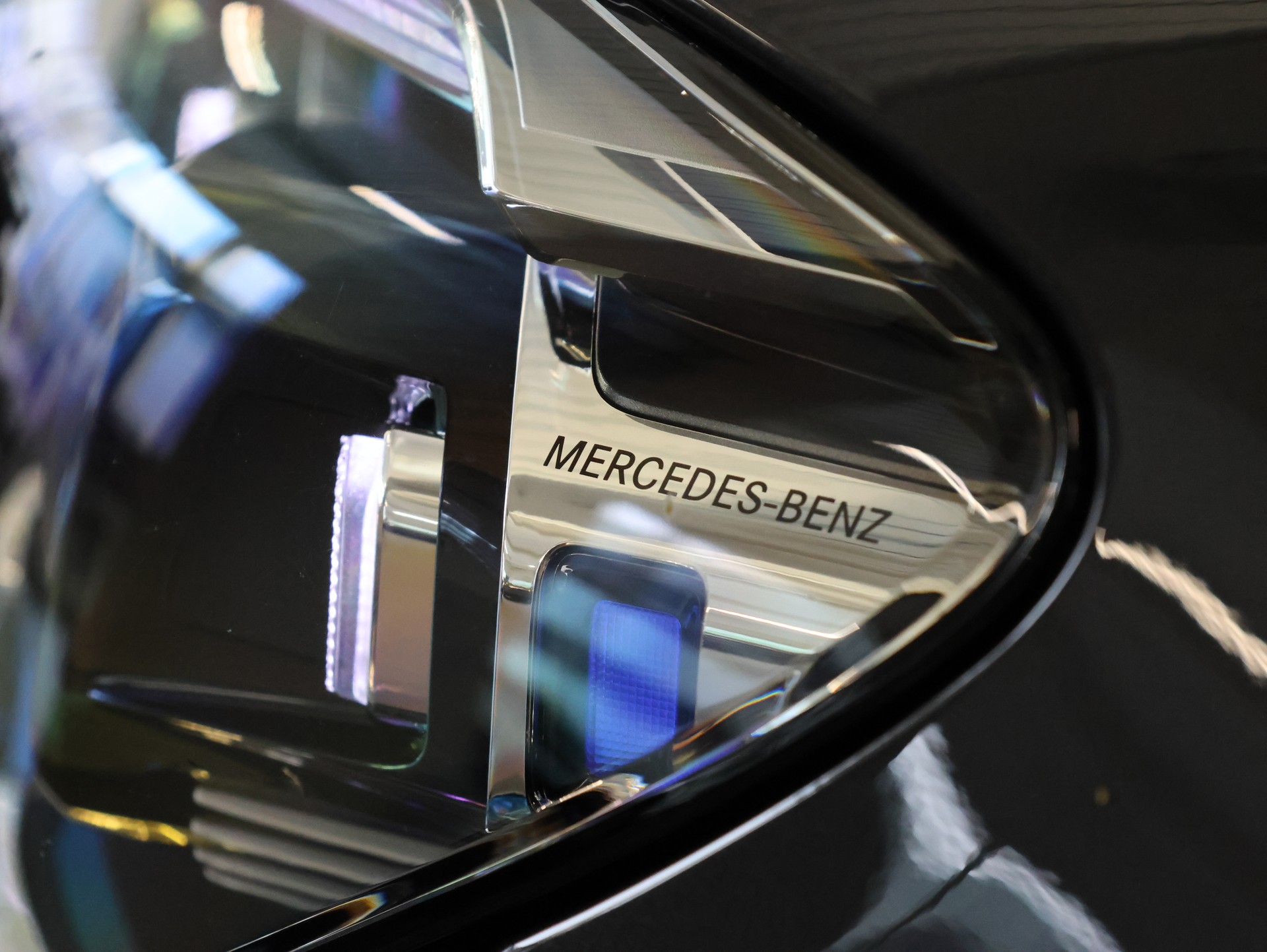 MERCEDES-BENZ E 220 d T 4Matic AMG Line 9G-Tronic *Burmester* *360 Kamera* *Memory Sitze*-image-9