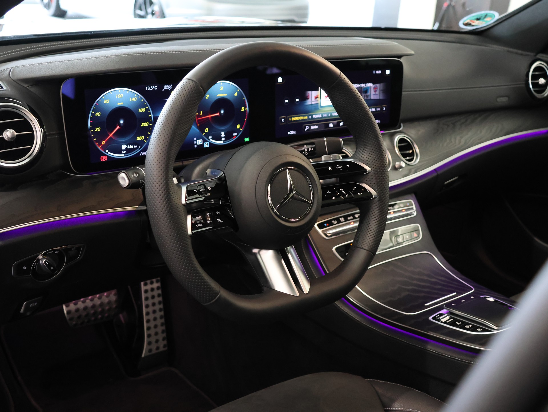 MERCEDES-BENZ E 220 d T 4Matic AMG Line 9G-Tronic *Burmester* *360 Kamera* *Memory Sitze*-image-20