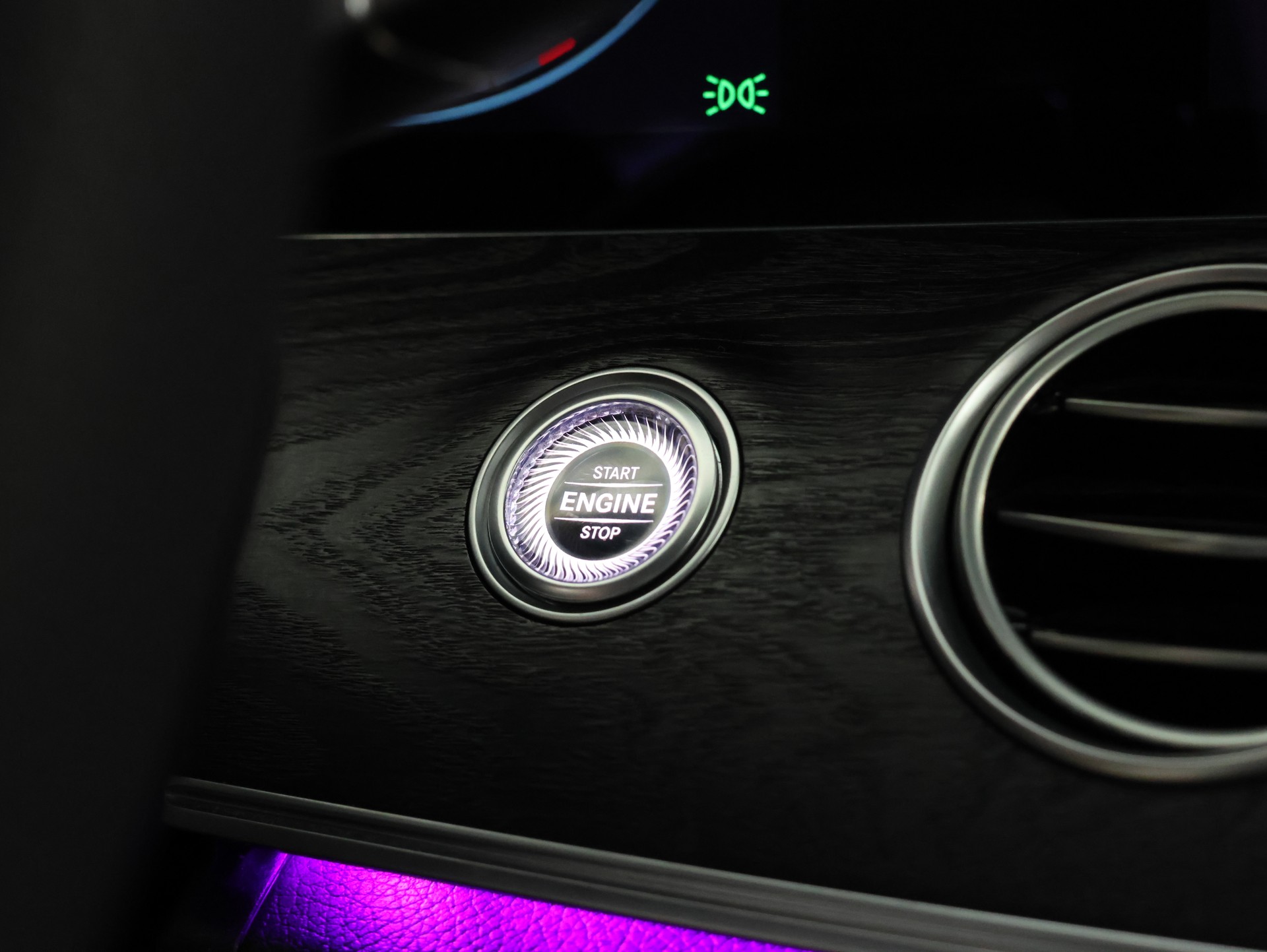 MERCEDES-BENZ E 220 d T 4Matic AMG Line 9G-Tronic *Burmester* *360 Kamera* *Memory Sitze*-image-29