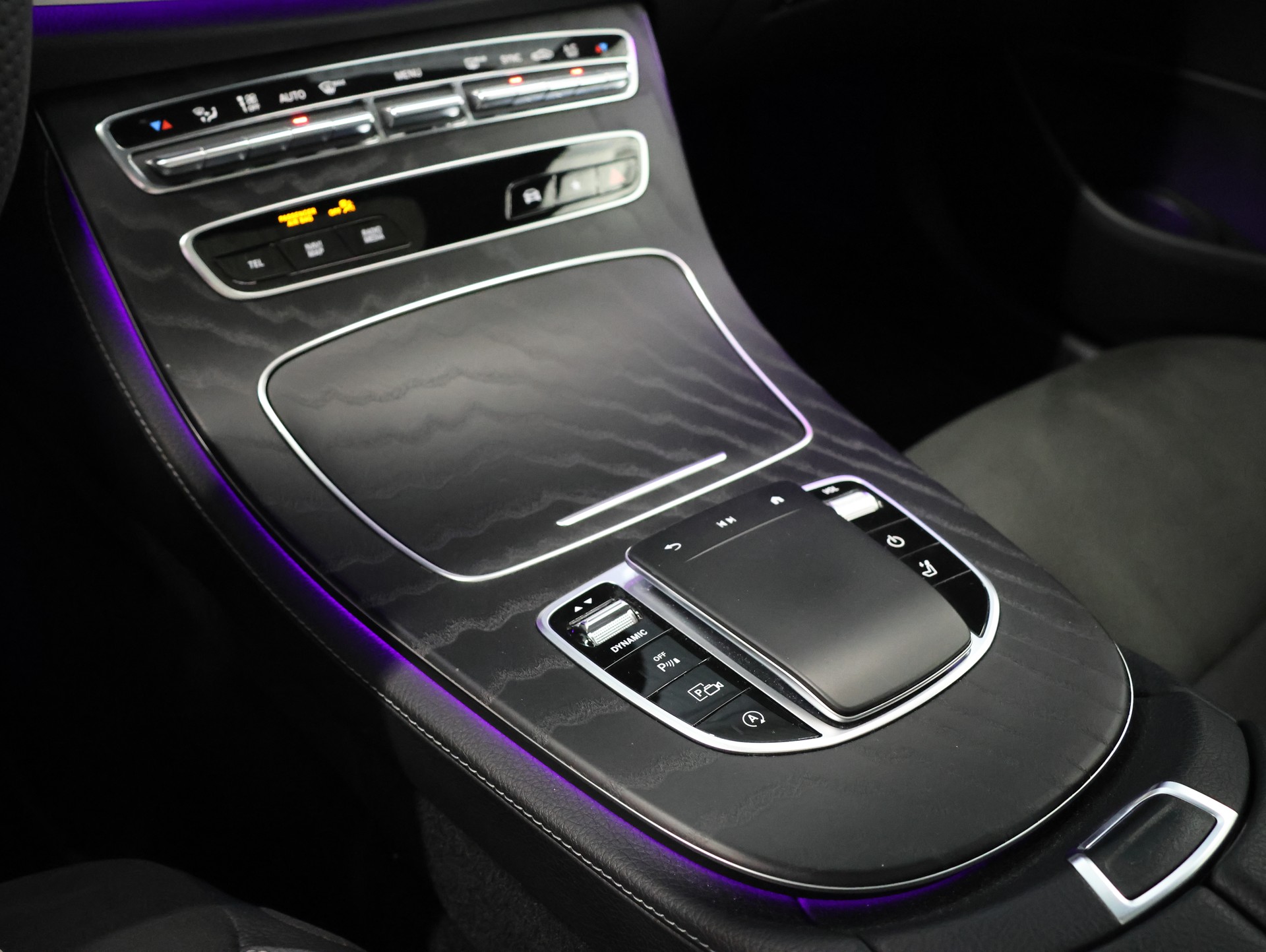 MERCEDES-BENZ E 220 d T 4Matic AMG Line 9G-Tronic *Burmester* *360 Kamera* *Memory Sitze*-image-28