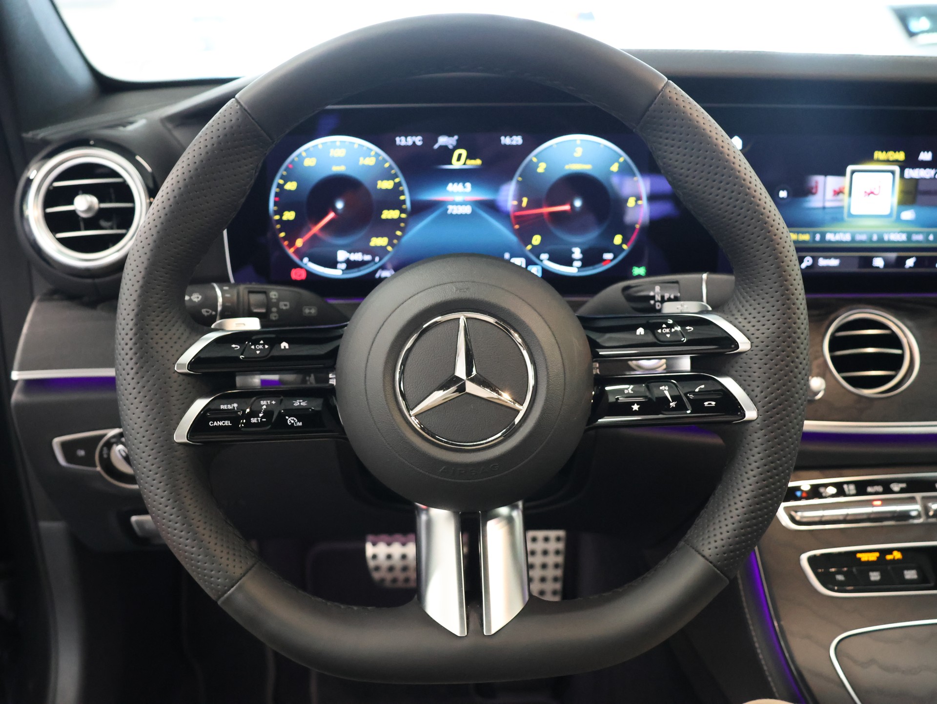 MERCEDES-BENZ E 220 d T 4Matic AMG Line 9G-Tronic *Burmester* *360 Kamera* *Memory Sitze*-image-21