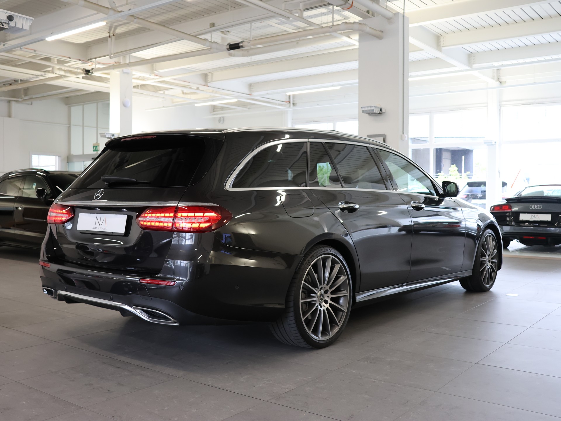 MERCEDES-BENZ E 220 d T 4Matic AMG Line 9G-Tronic *Burmester* *360 Kamera* *Memory Sitze*-image-4