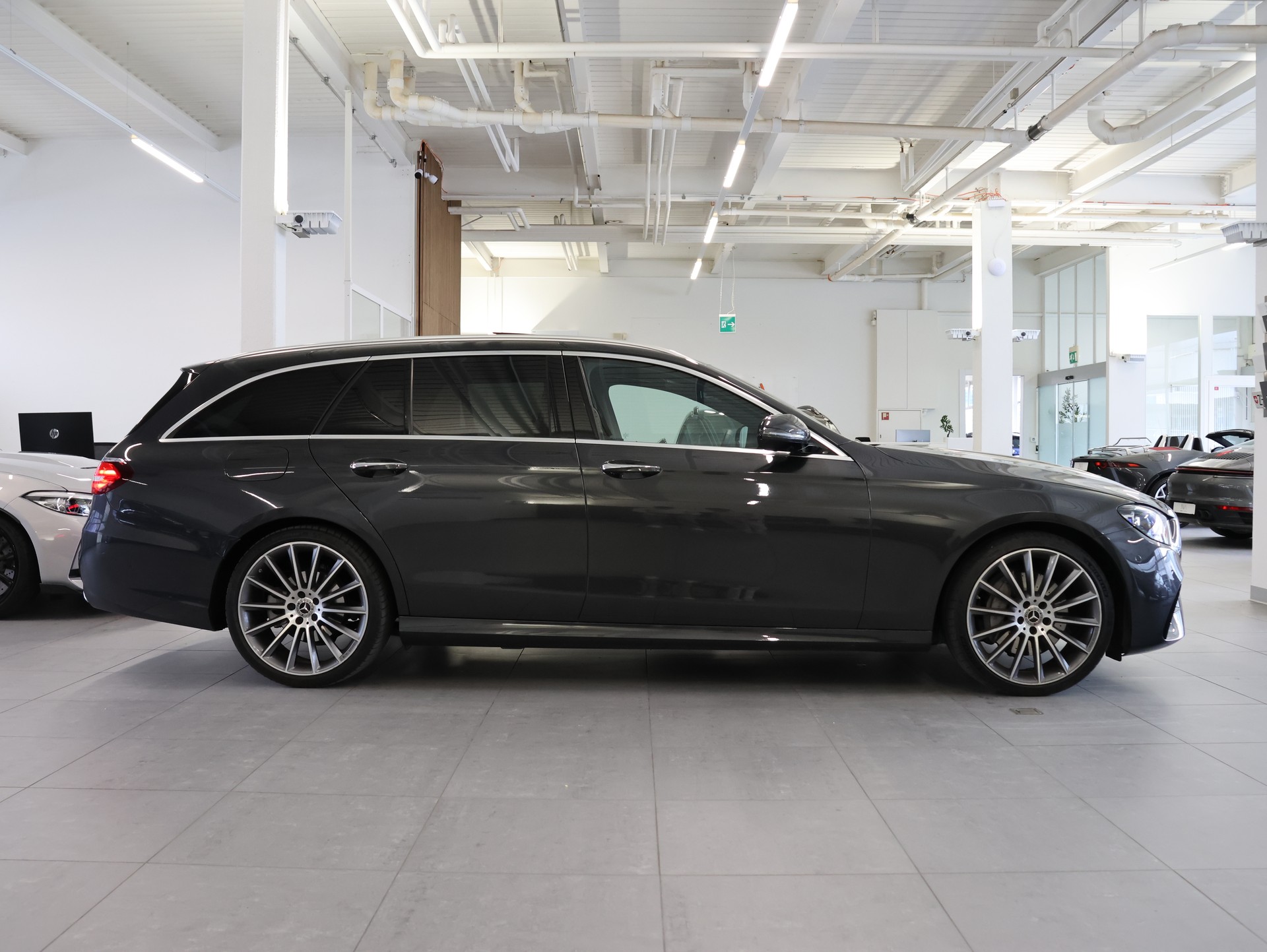 MERCEDES-BENZ E 220 d T 4Matic AMG Line 9G-Tronic *Burmester* *360 Kamera* *Memory Sitze*-image-5