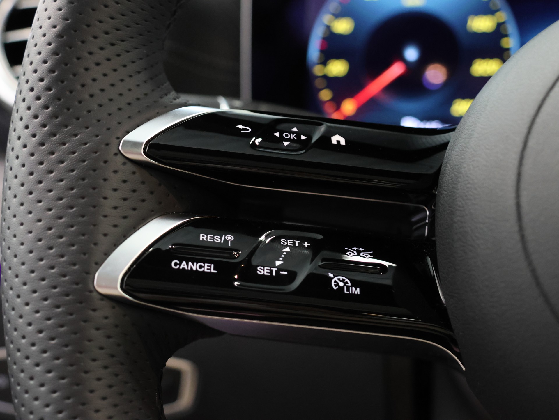 MERCEDES-BENZ E 220 d T 4Matic AMG Line 9G-Tronic *Burmester* *360 Kamera* *Memory Sitze*-image-22