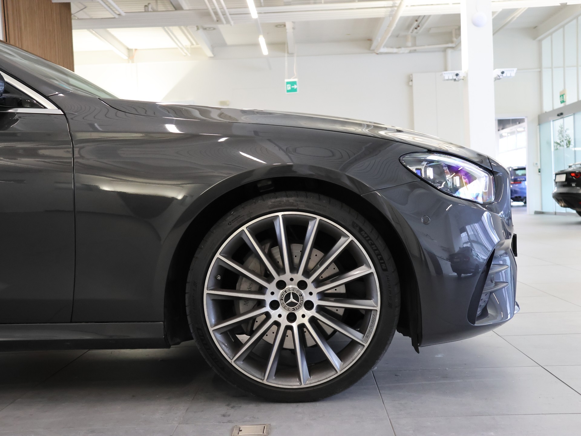 MERCEDES-BENZ E 220 d T 4Matic AMG Line 9G-Tronic *Burmester* *360 Kamera* *Memory Sitze*-image-6