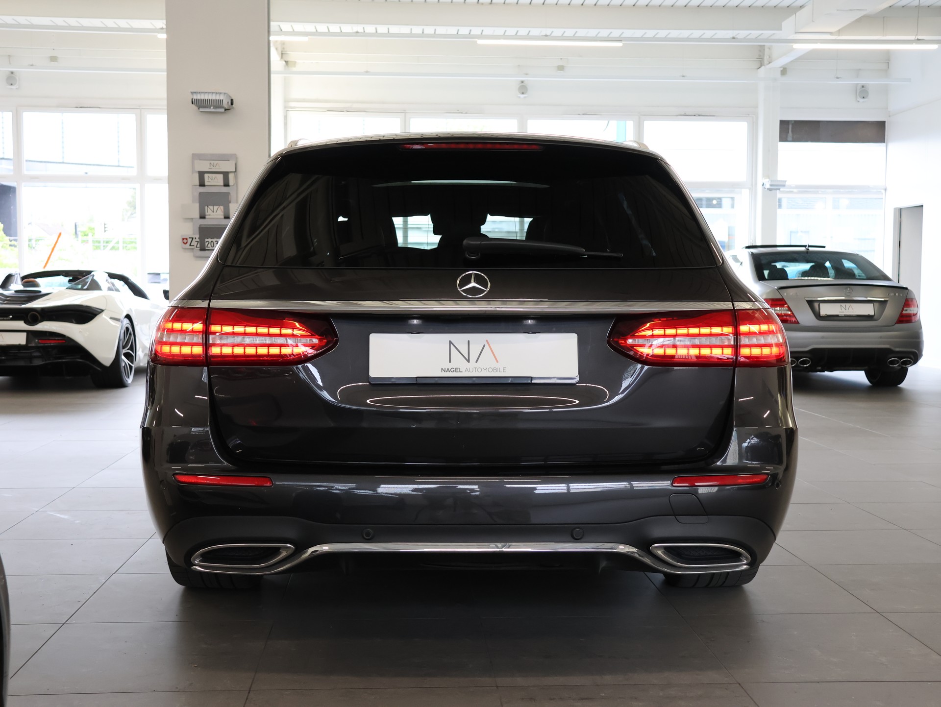 MERCEDES-BENZ E 220 d T 4Matic AMG Line 9G-Tronic *Burmester* *360 Kamera* *Memory Sitze*-image-3