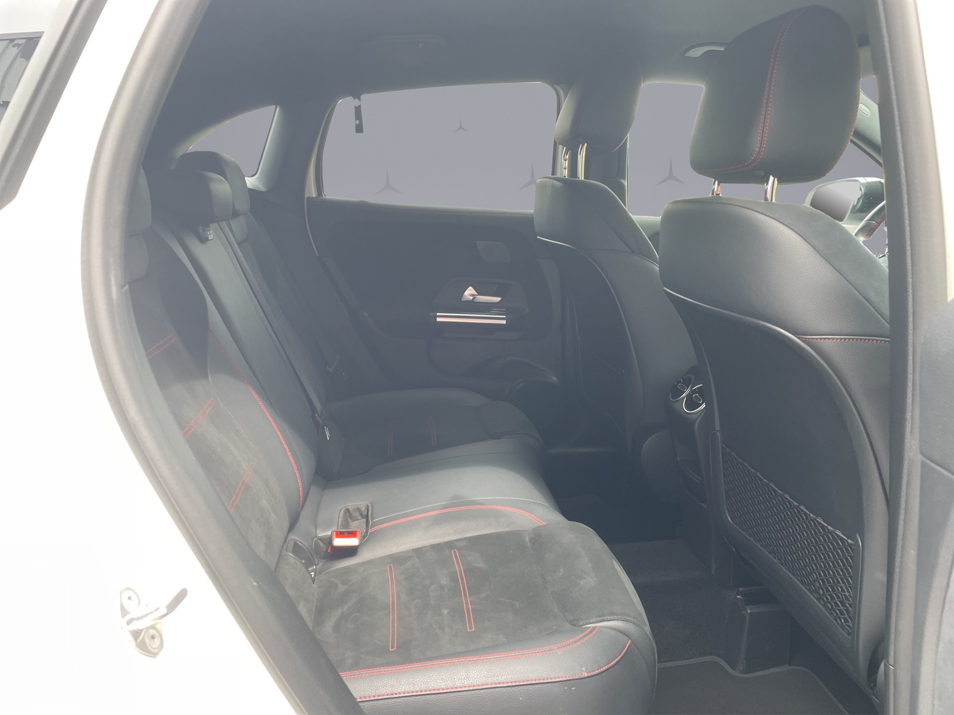 MERCEDES-BENZ GLA 200 AMG Line-image-17
