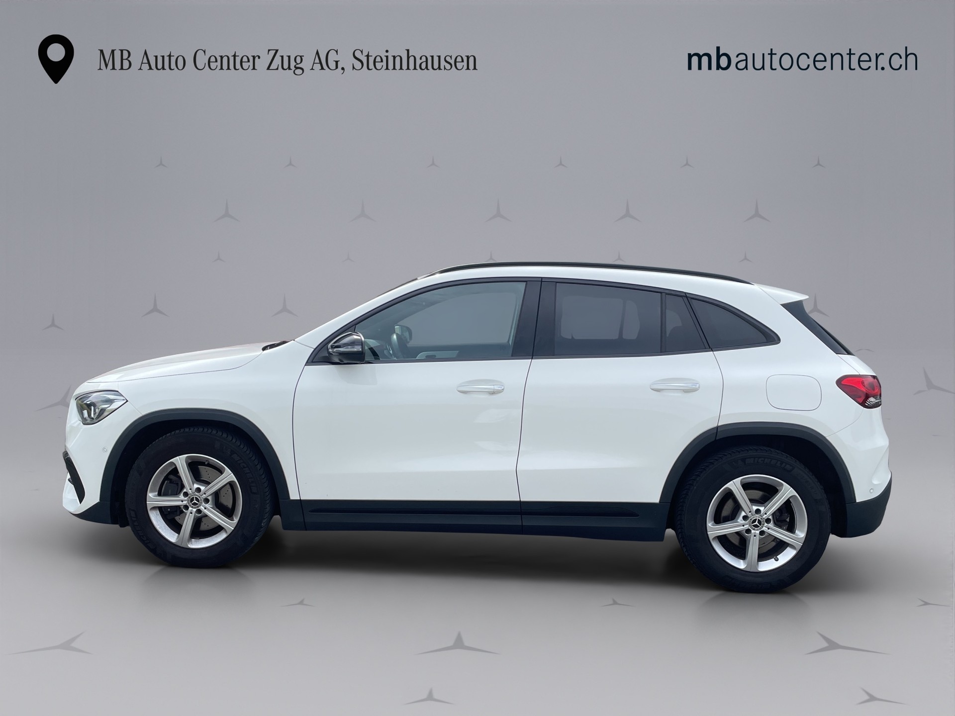 MERCEDES-BENZ GLA 200 AMG Line-showroom-element-1