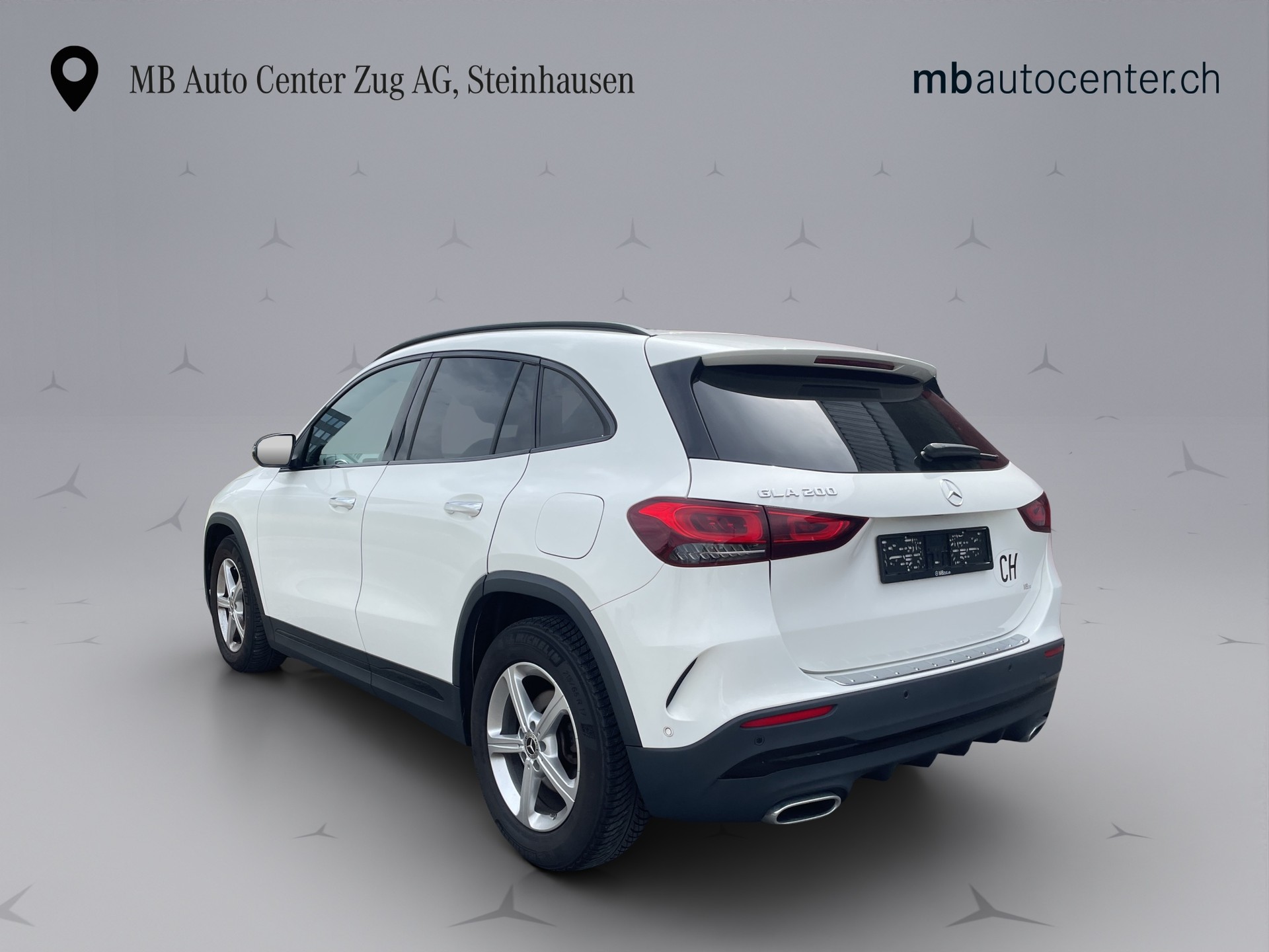 MERCEDES-BENZ GLA 200 AMG Line-showroom-element-3