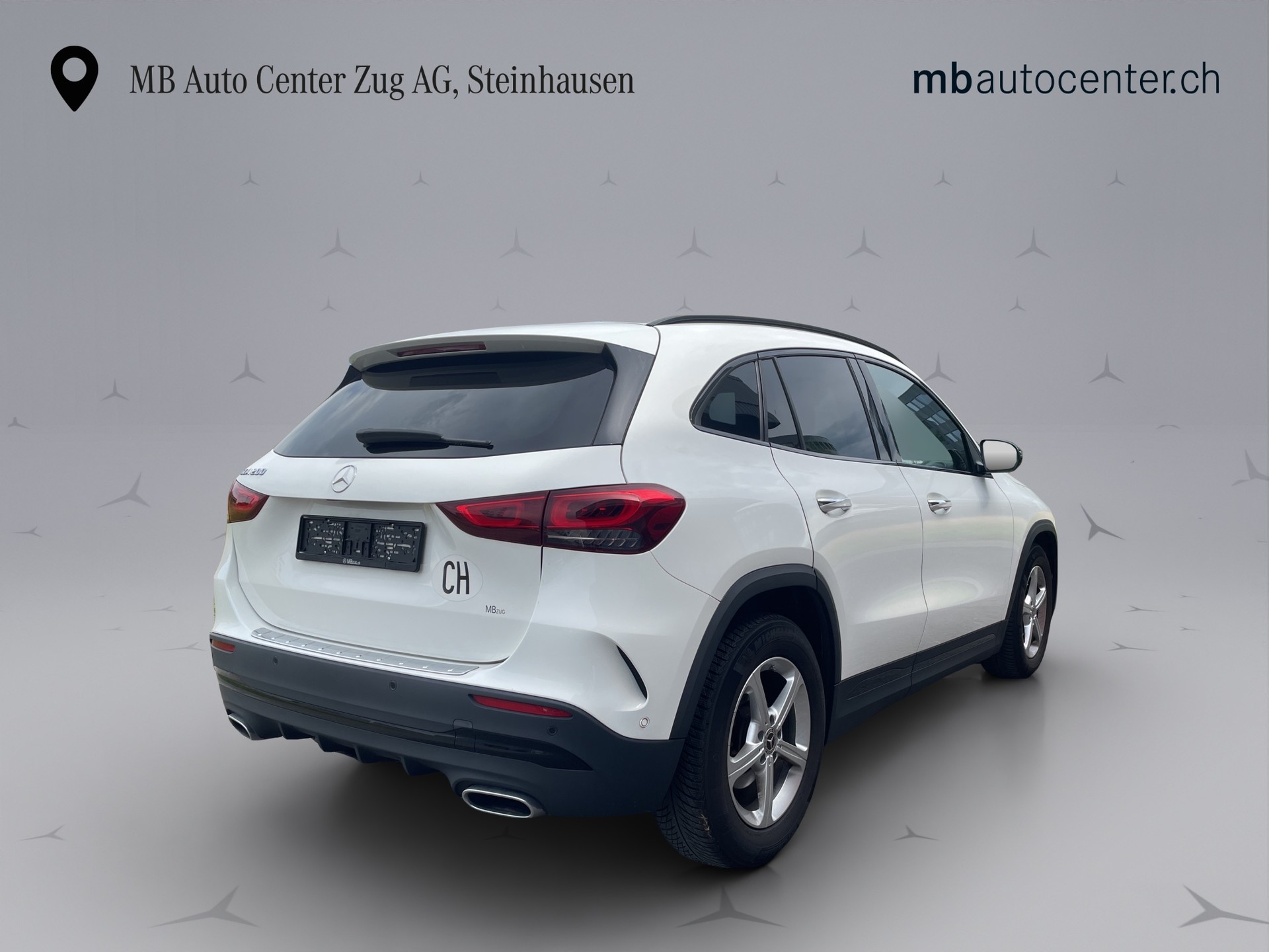 MERCEDES-BENZ GLA 200 AMG Line-image-5