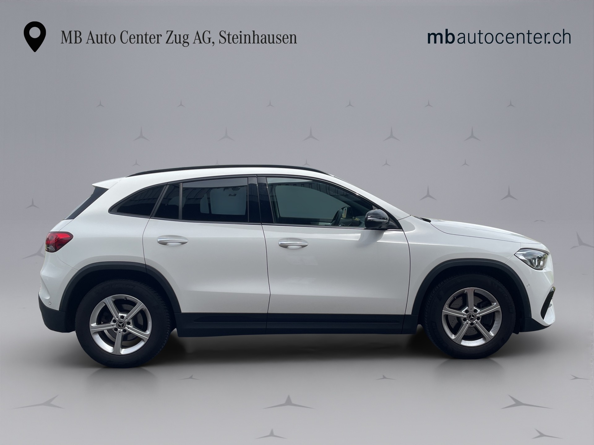 MERCEDES-BENZ GLA 200 AMG Line-image-6