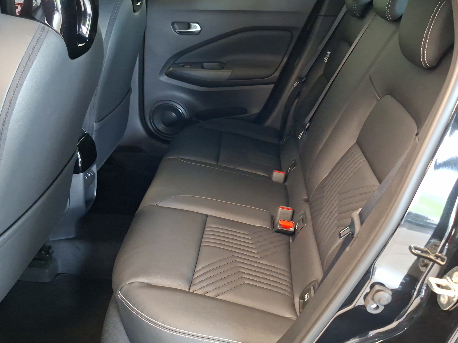 NISSAN Juke 1.6 Hybrid Tekna-image-8
