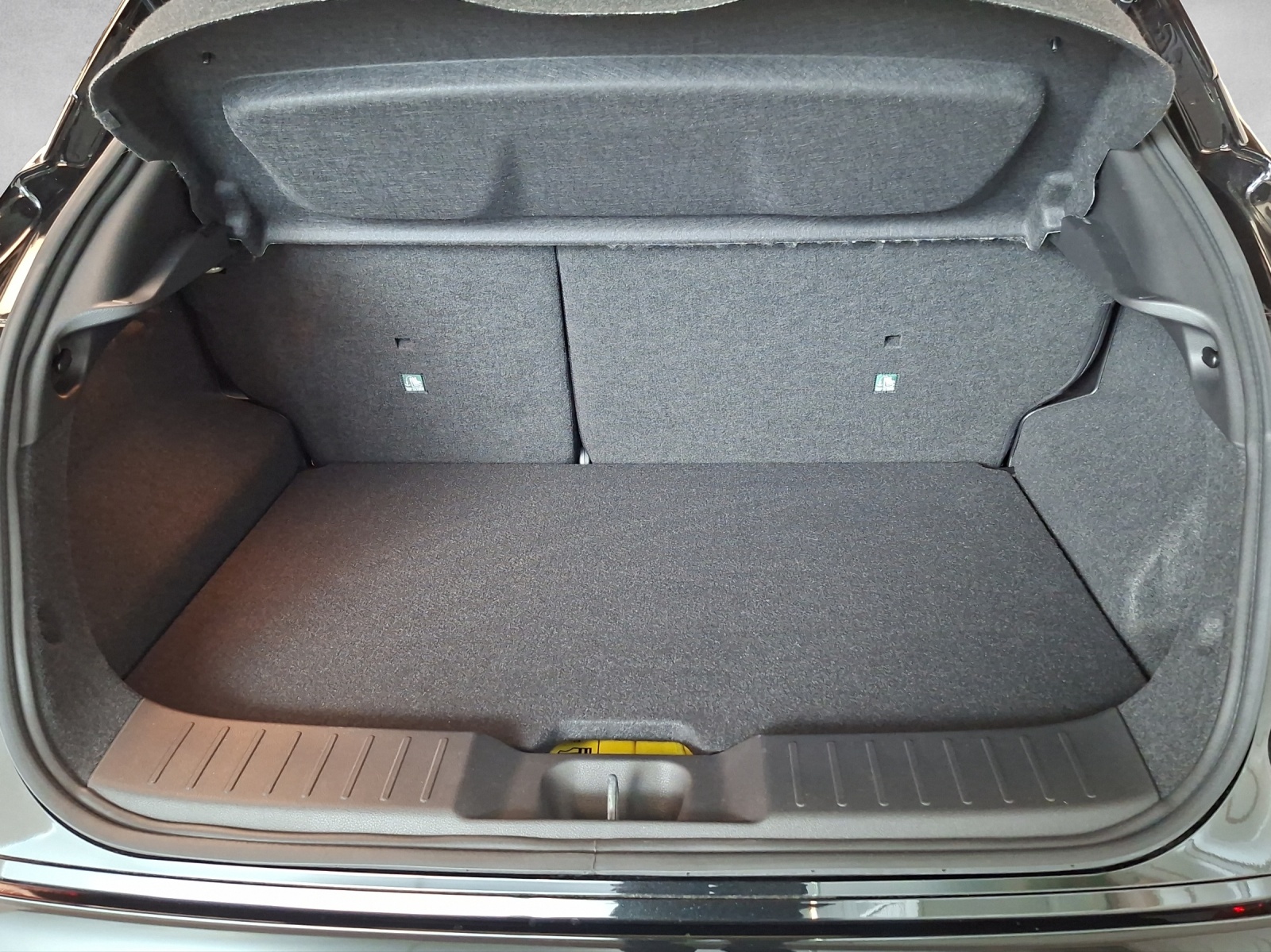 NISSAN Juke 1.6 Hybrid Tekna-image-11