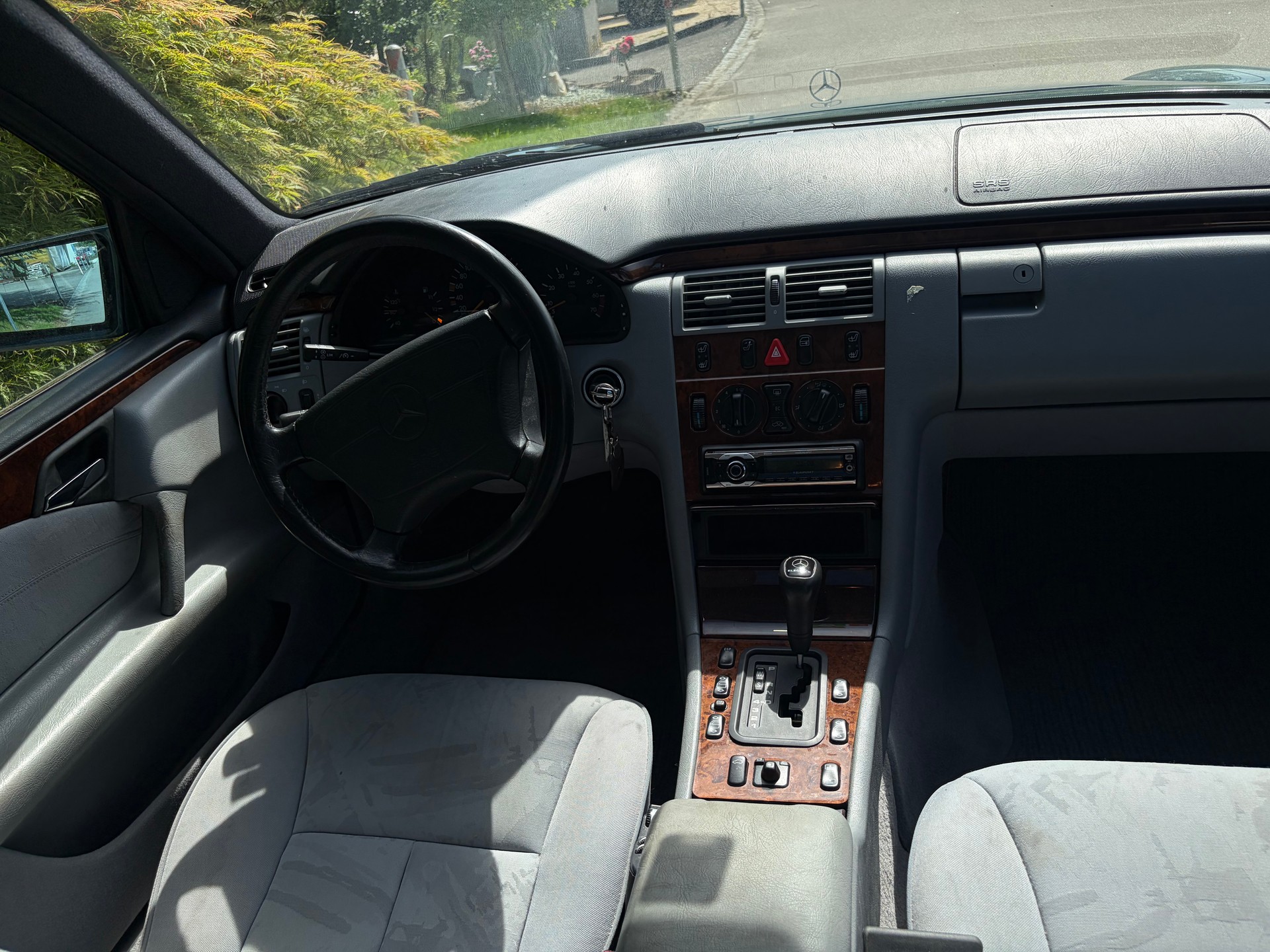MERCEDES-BENZ E 320 Elégance 4-Matic Automatic-image-4