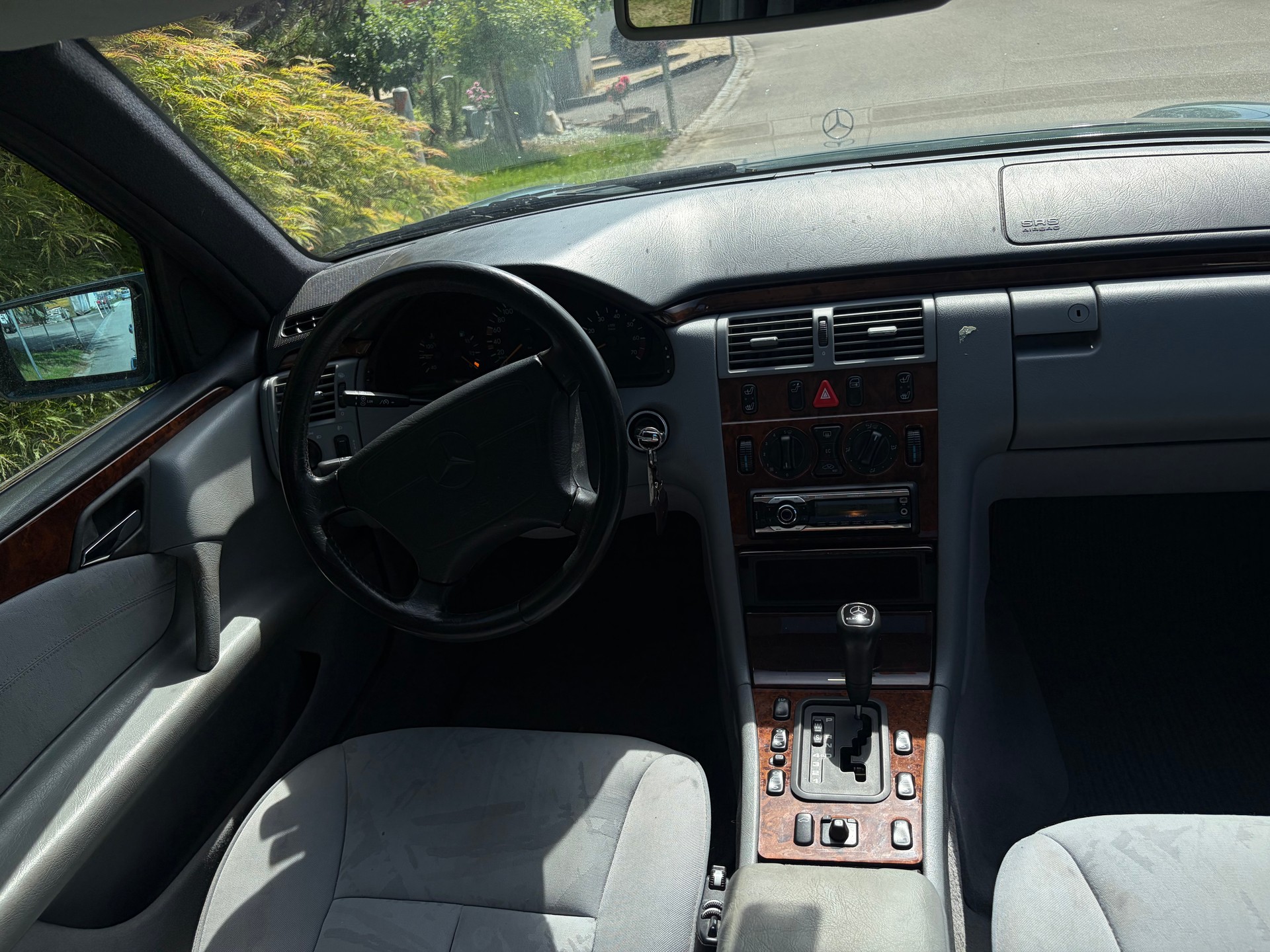 MERCEDES-BENZ E 320 Elégance 4-Matic Automatic-image-2