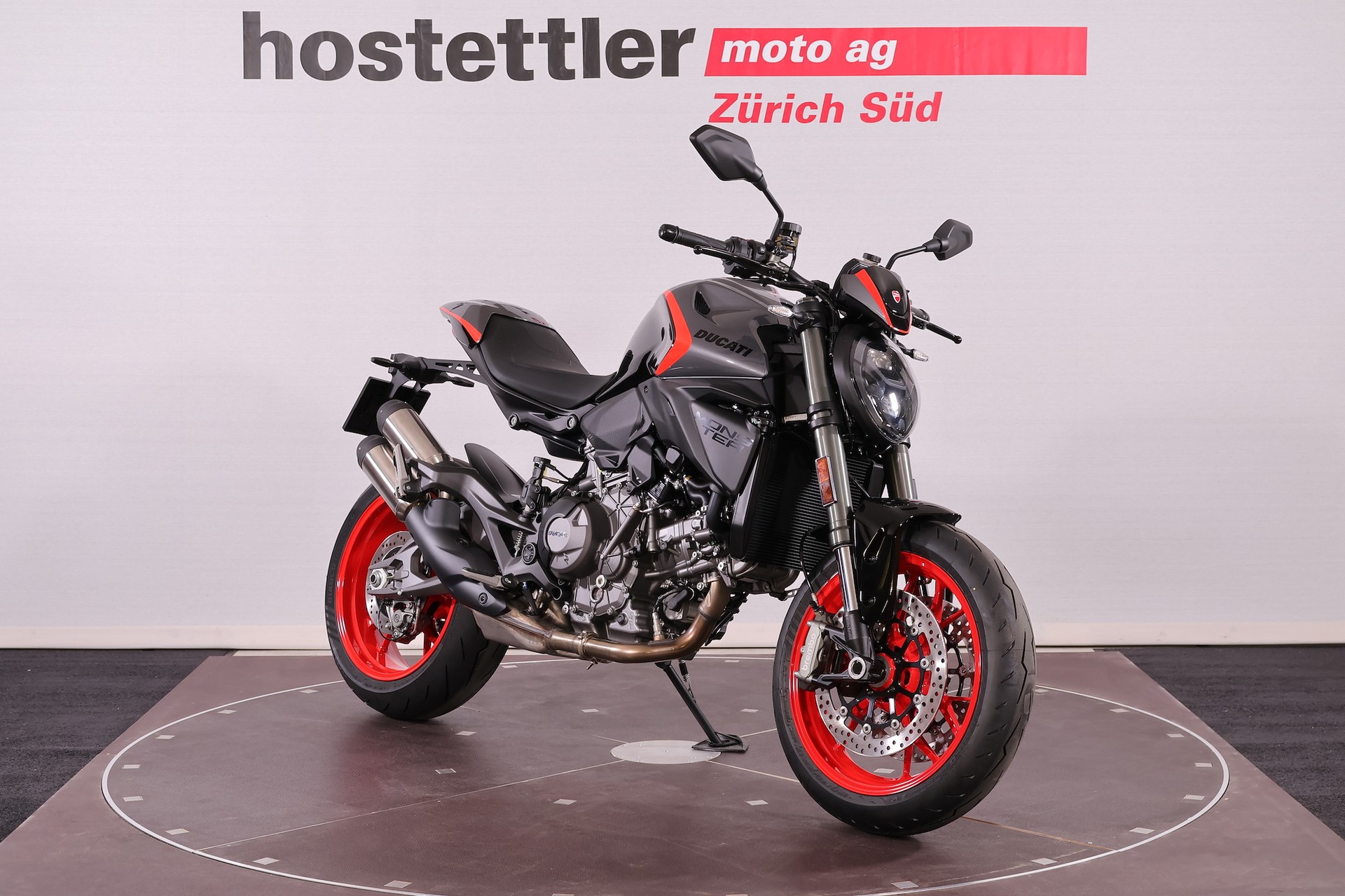 DUCATI Monster +-showroom-element-2