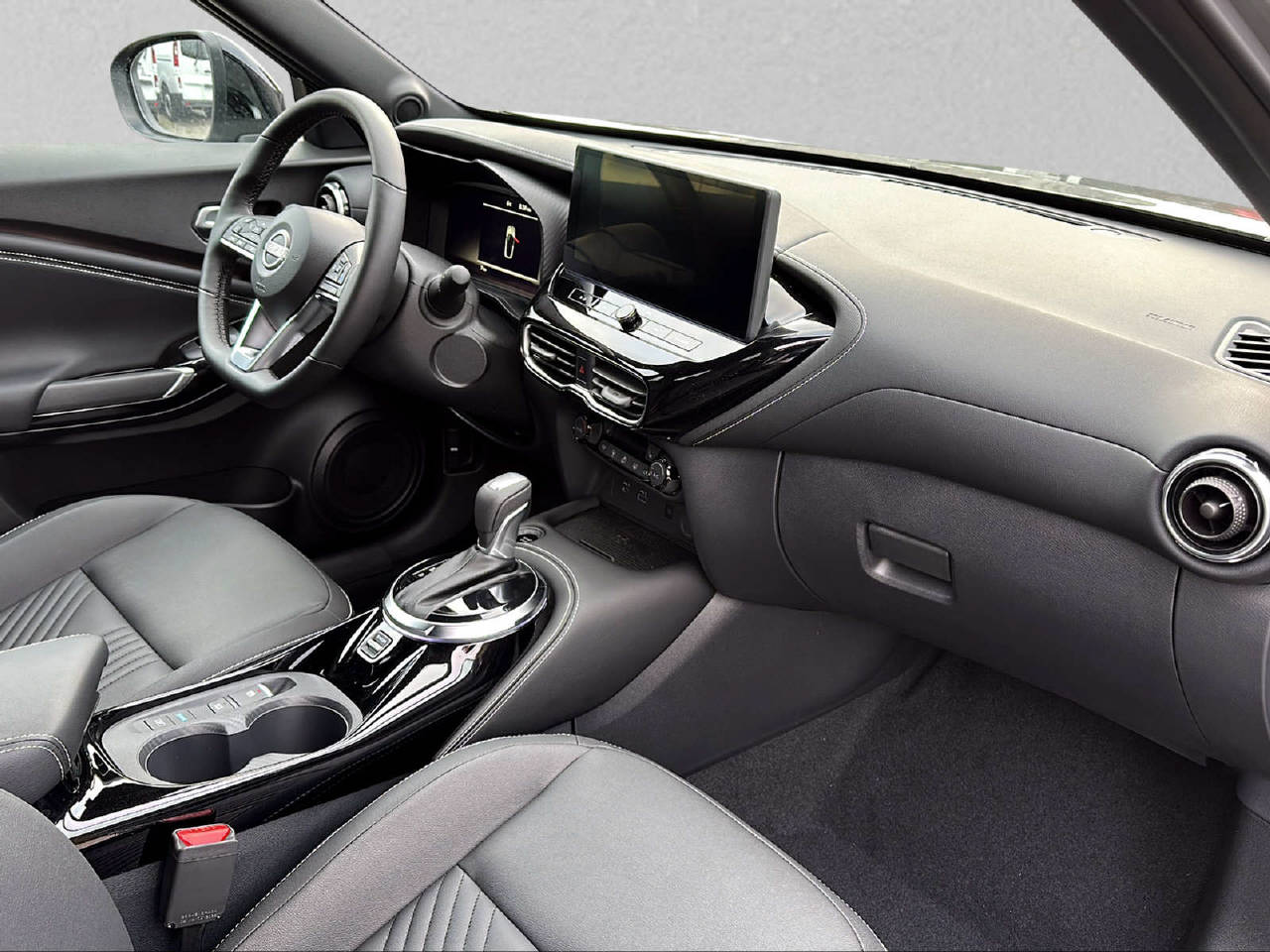 NISSAN Juke 1.6 Hybrid Tekna-image-4