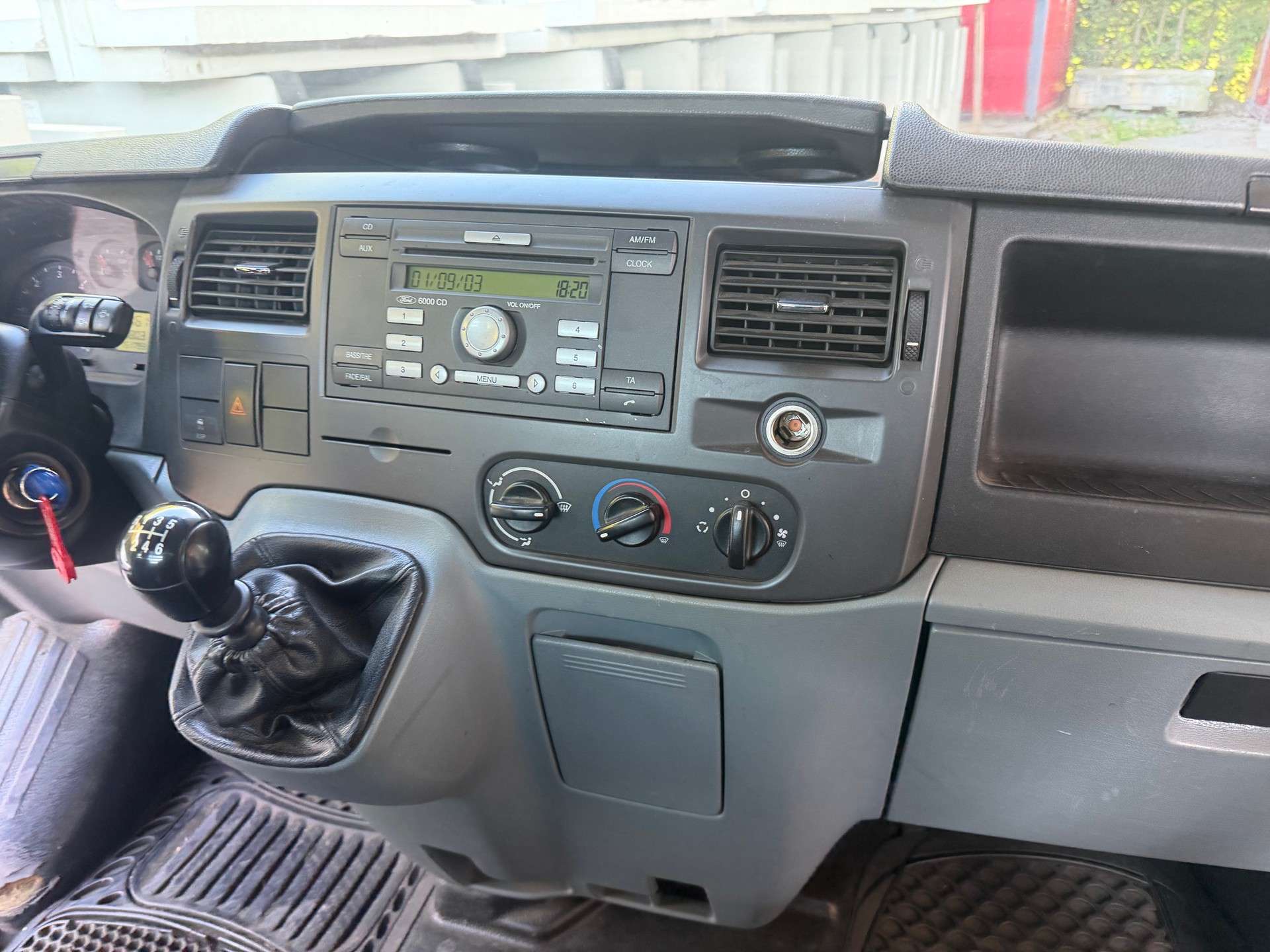 FORD Transit 2.4 TDCi 350 M-image-8