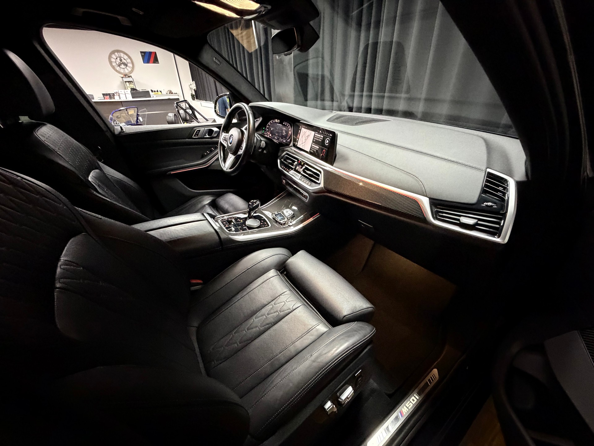BMW X5 xDrive M50i Steptronic-image-28