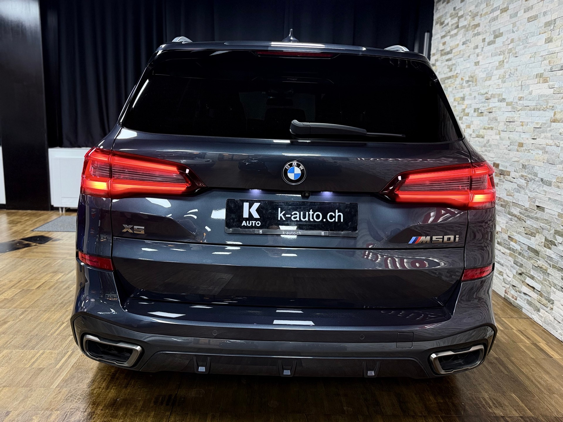 BMW X5 xDrive M50i Steptronic-showroom-element-3