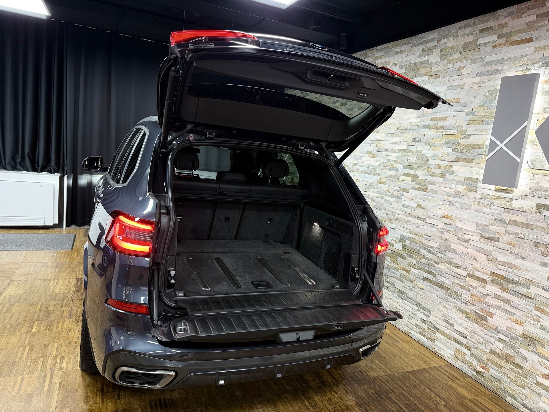 BMW X5 xDrive M50i Steptronic-image-26