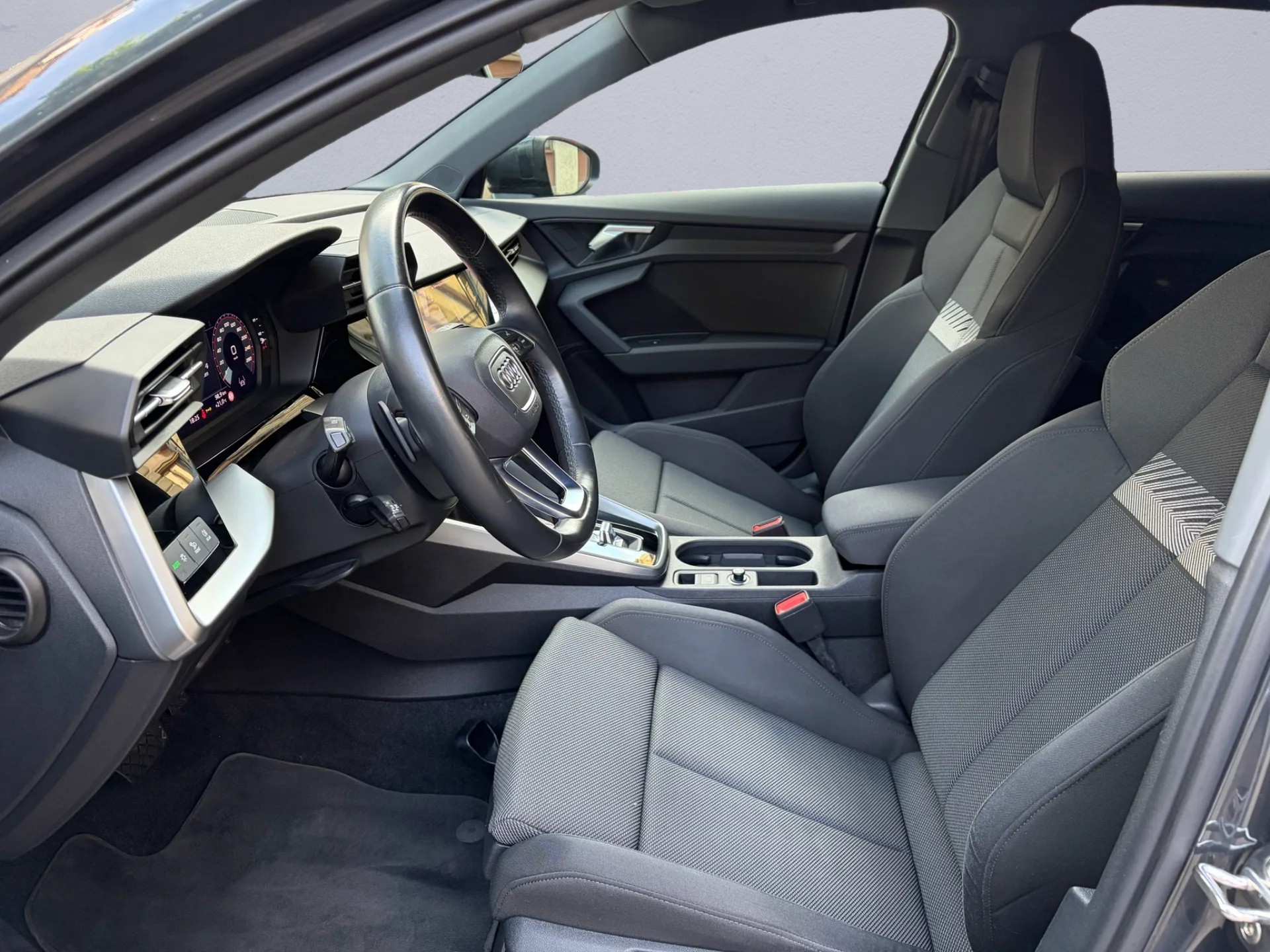 AUDI A3 Sportback 35 TFSI S-tronic-image-11