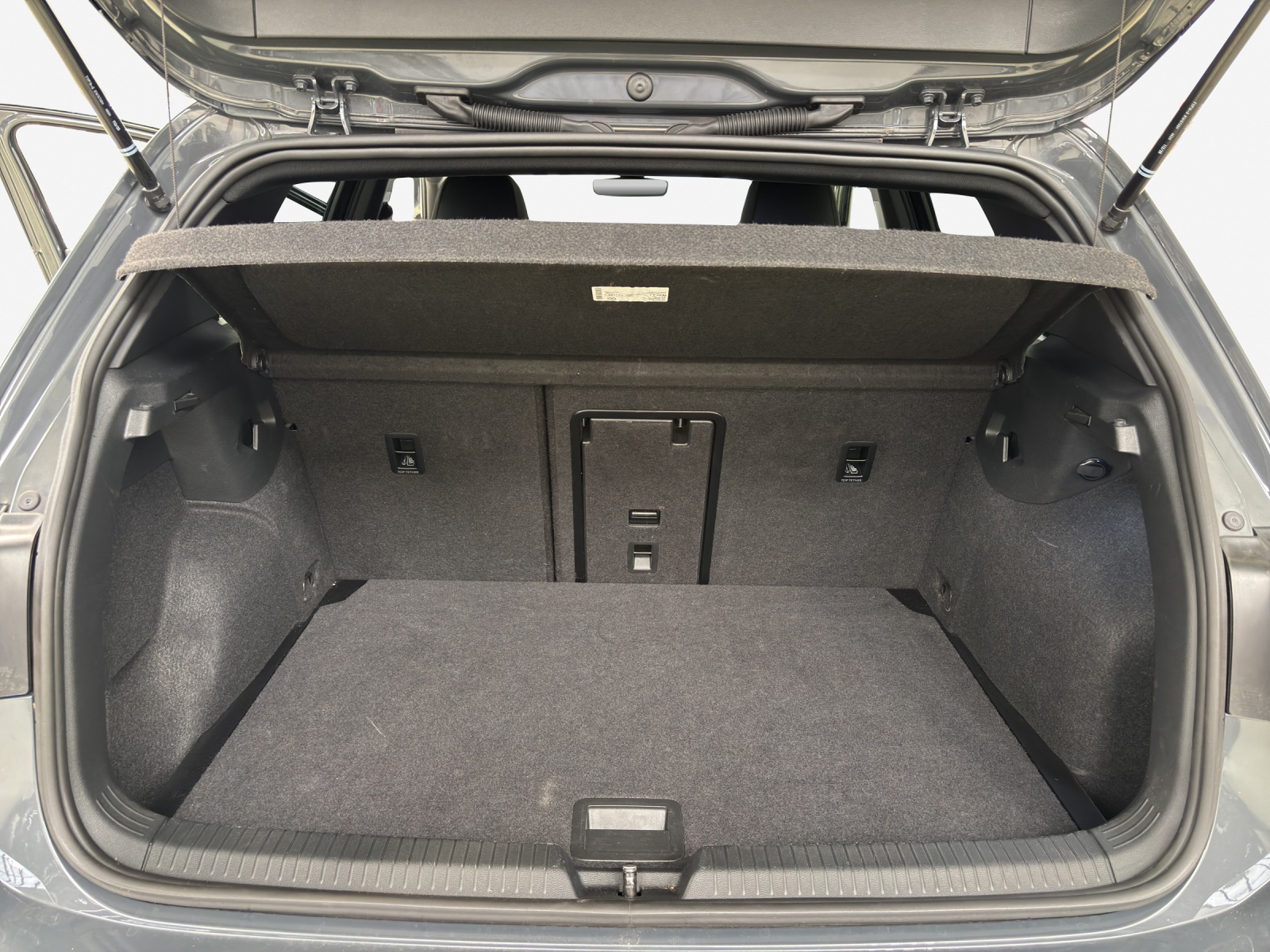 VW Golf 1.5 e TSI mHEV R-Line DSG-image-12
